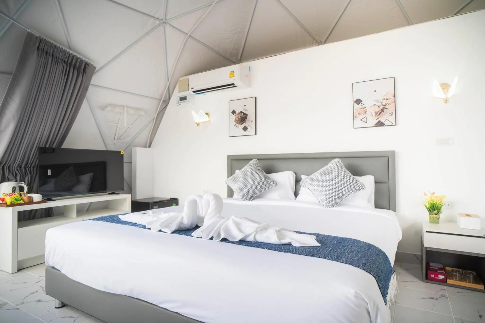 TV and multimedia, Bed in Athena Glamping Khaoyai