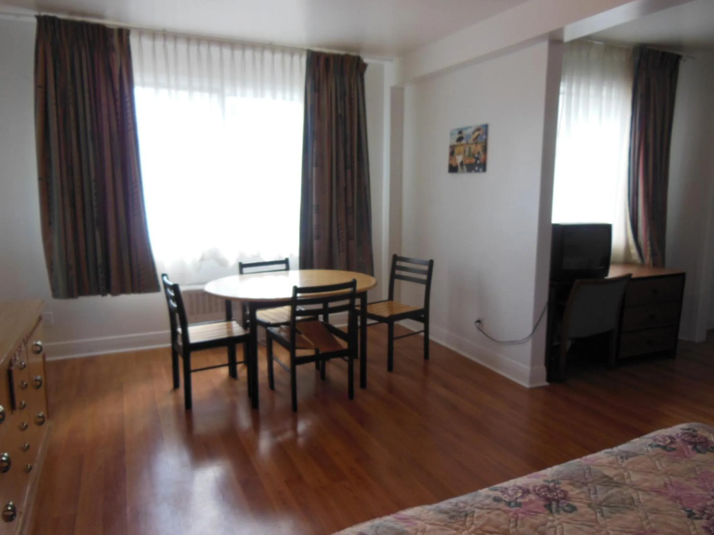 Dining area in Motel Pierre