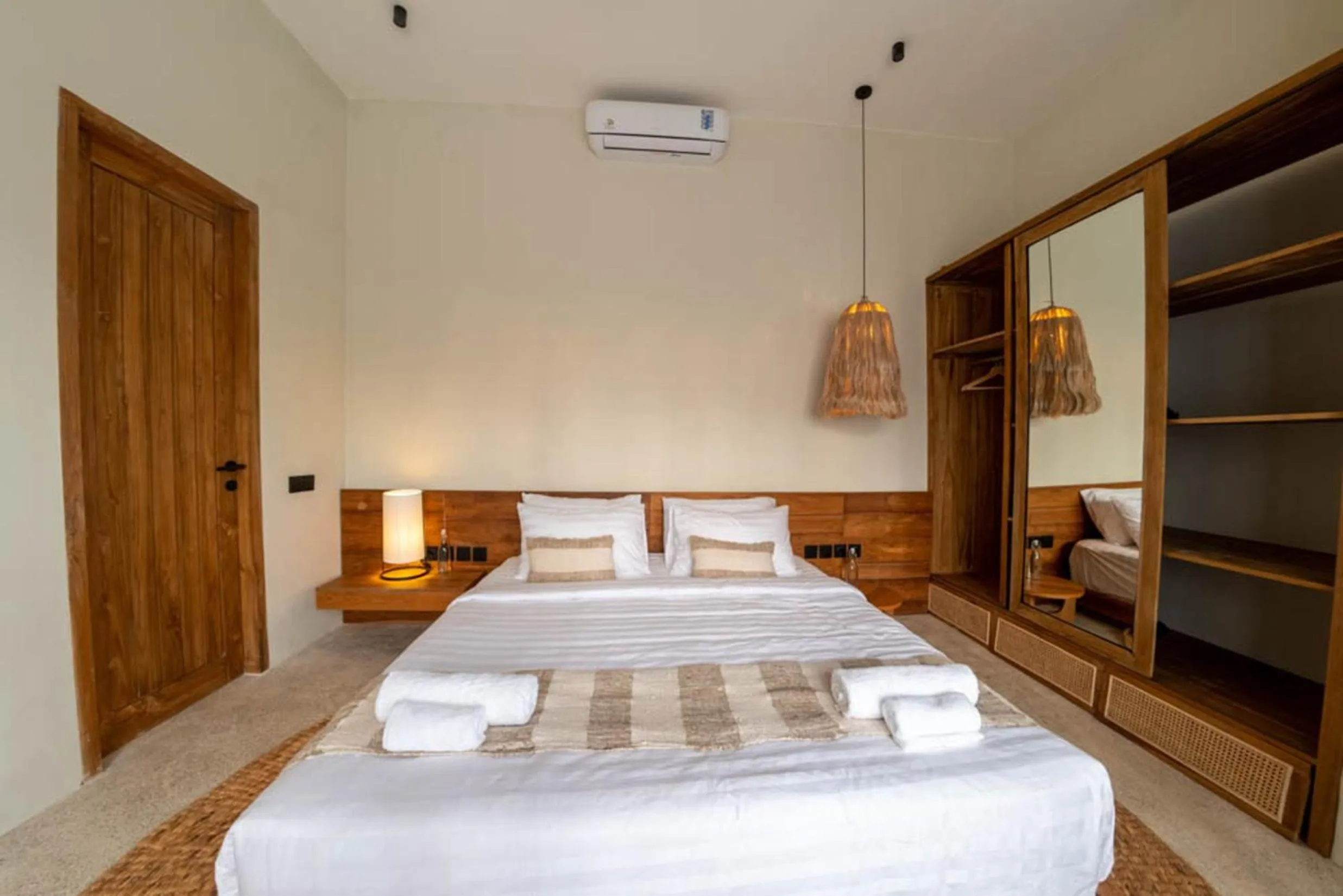 Bed in Semiramida Villa by EVDEkimi - Elegant 2BR with Pool, Open-air bath, Patio