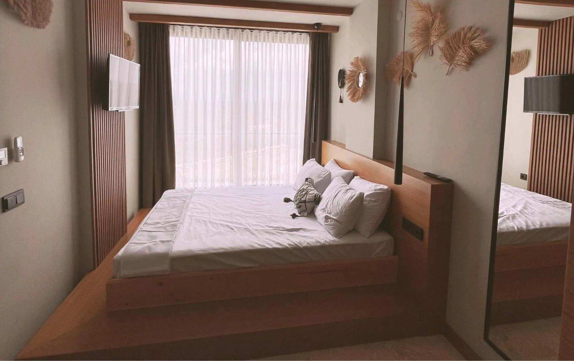 Photo of the whole room in The May Five - Adults only