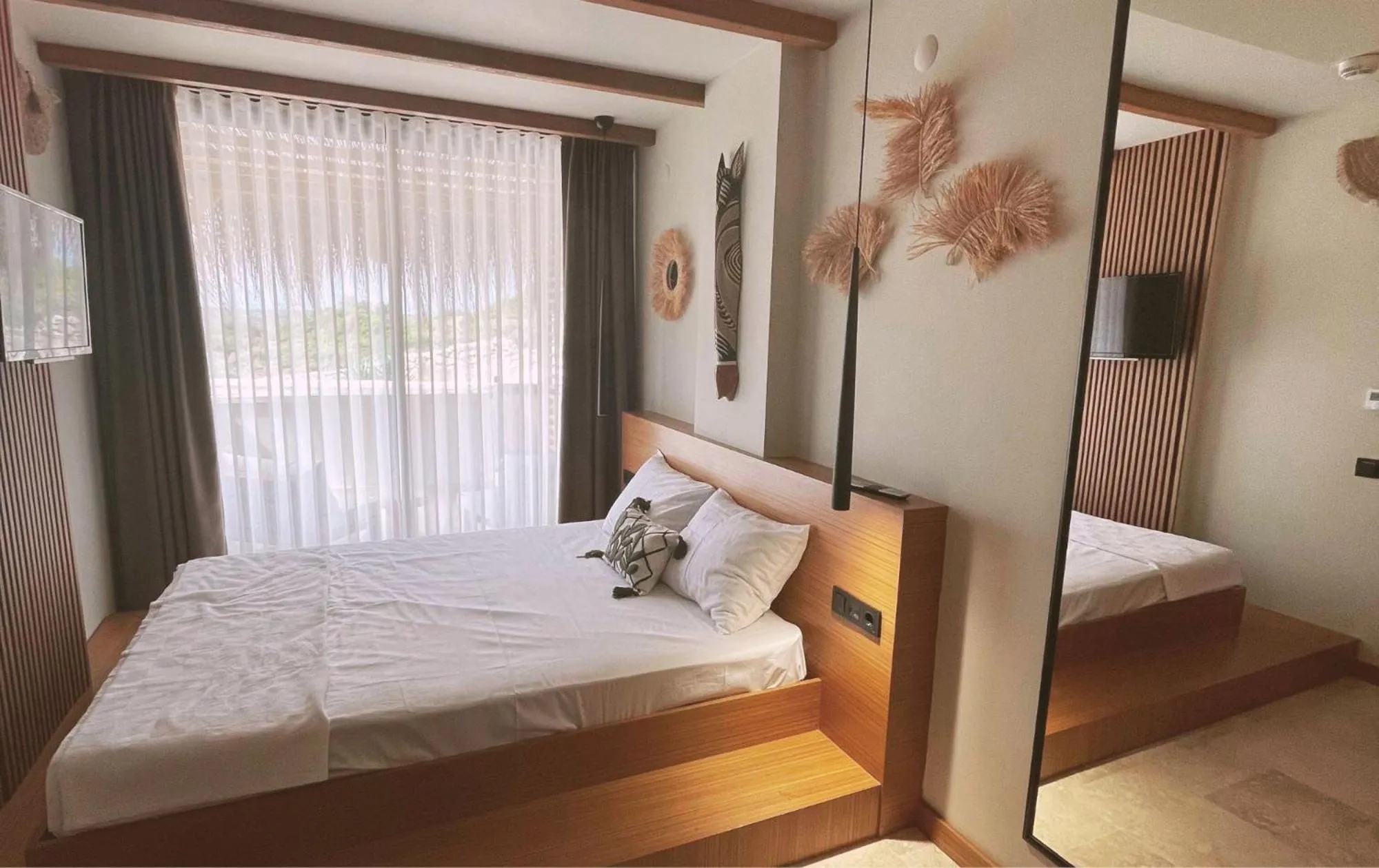 Photo of the whole room in The May Five - Adults only