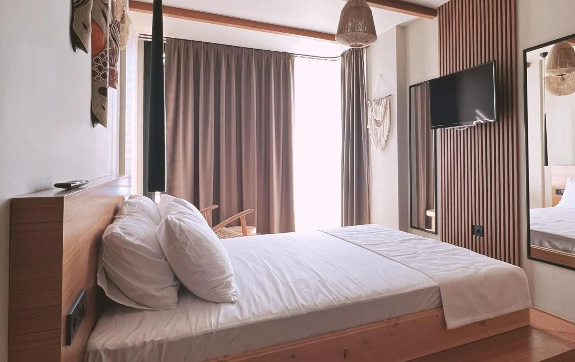 Photo of the whole room in The May Five - Adults only