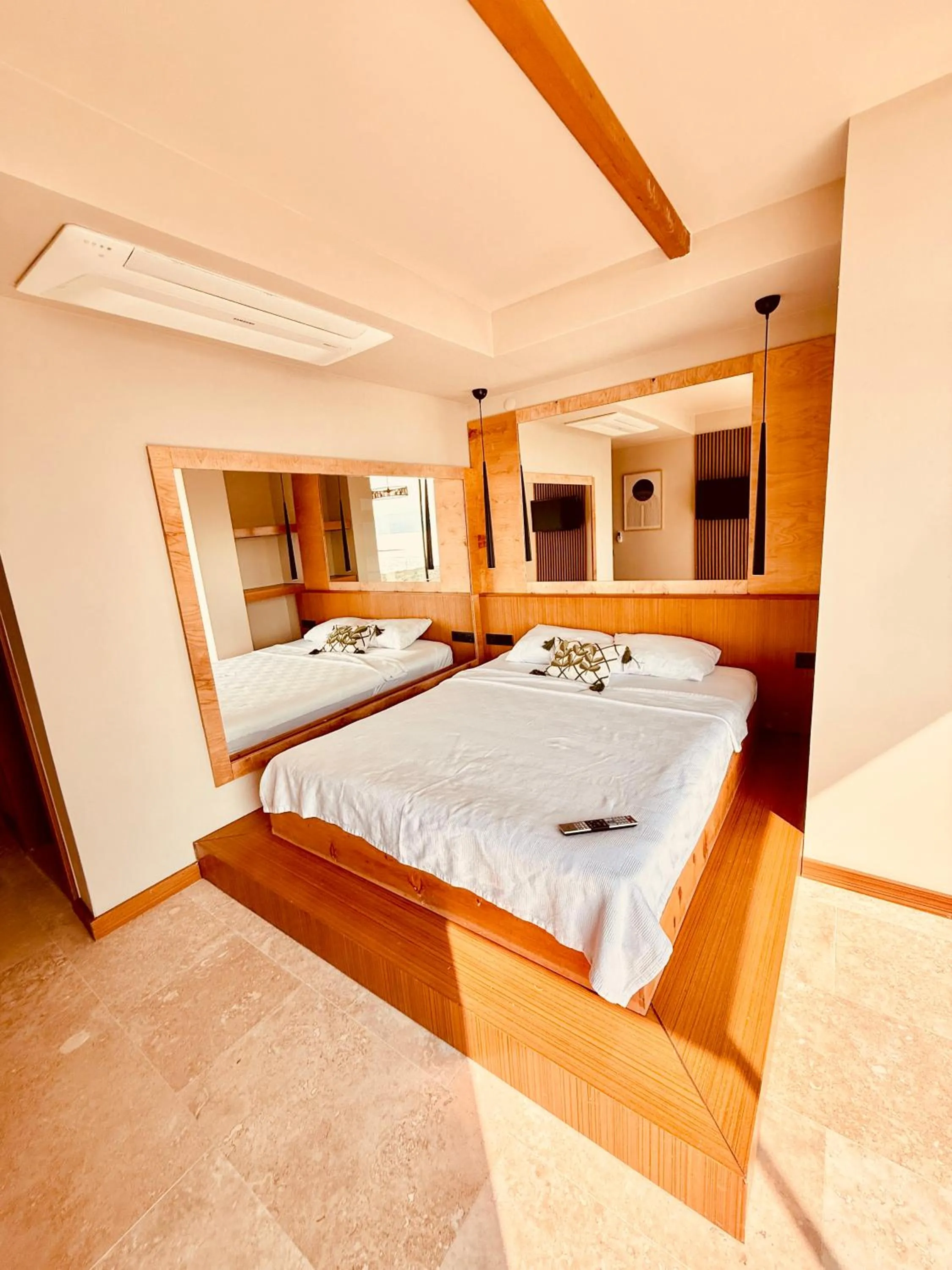 Photo of the whole room in The May Five - Adults only