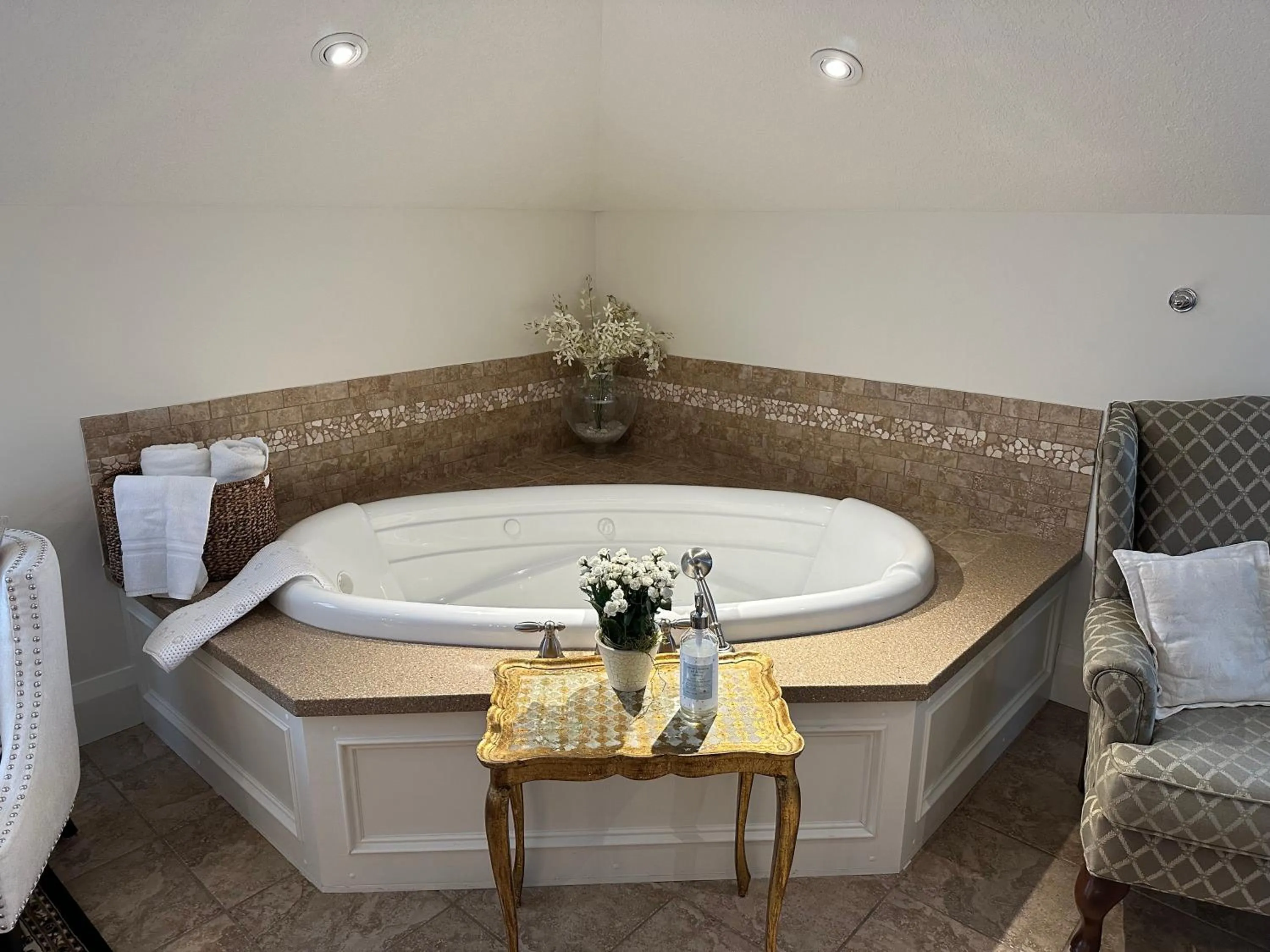 Bath in Norfolk Guest House Inn