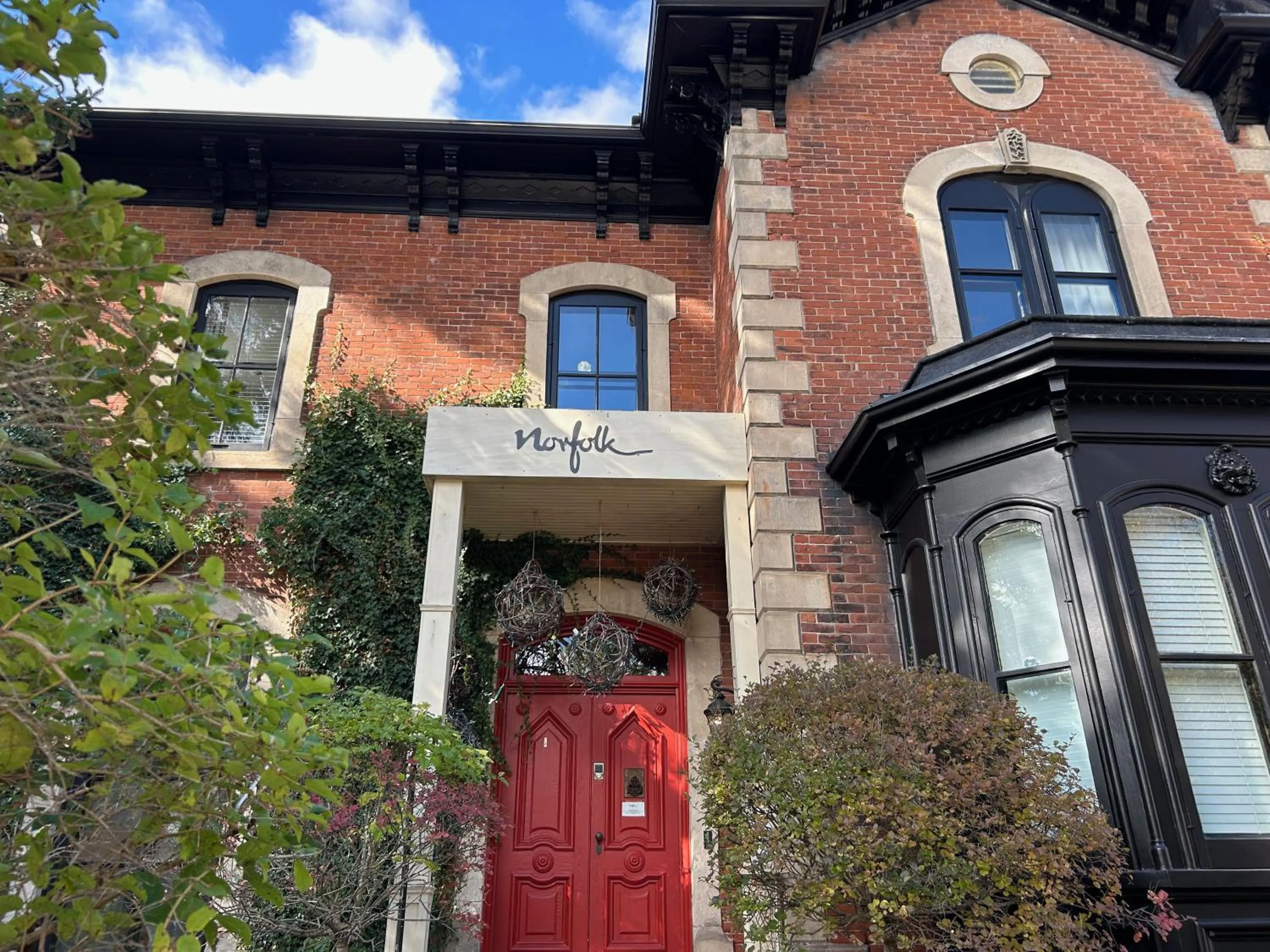 Facade/entrance in Norfolk Guest House Inn