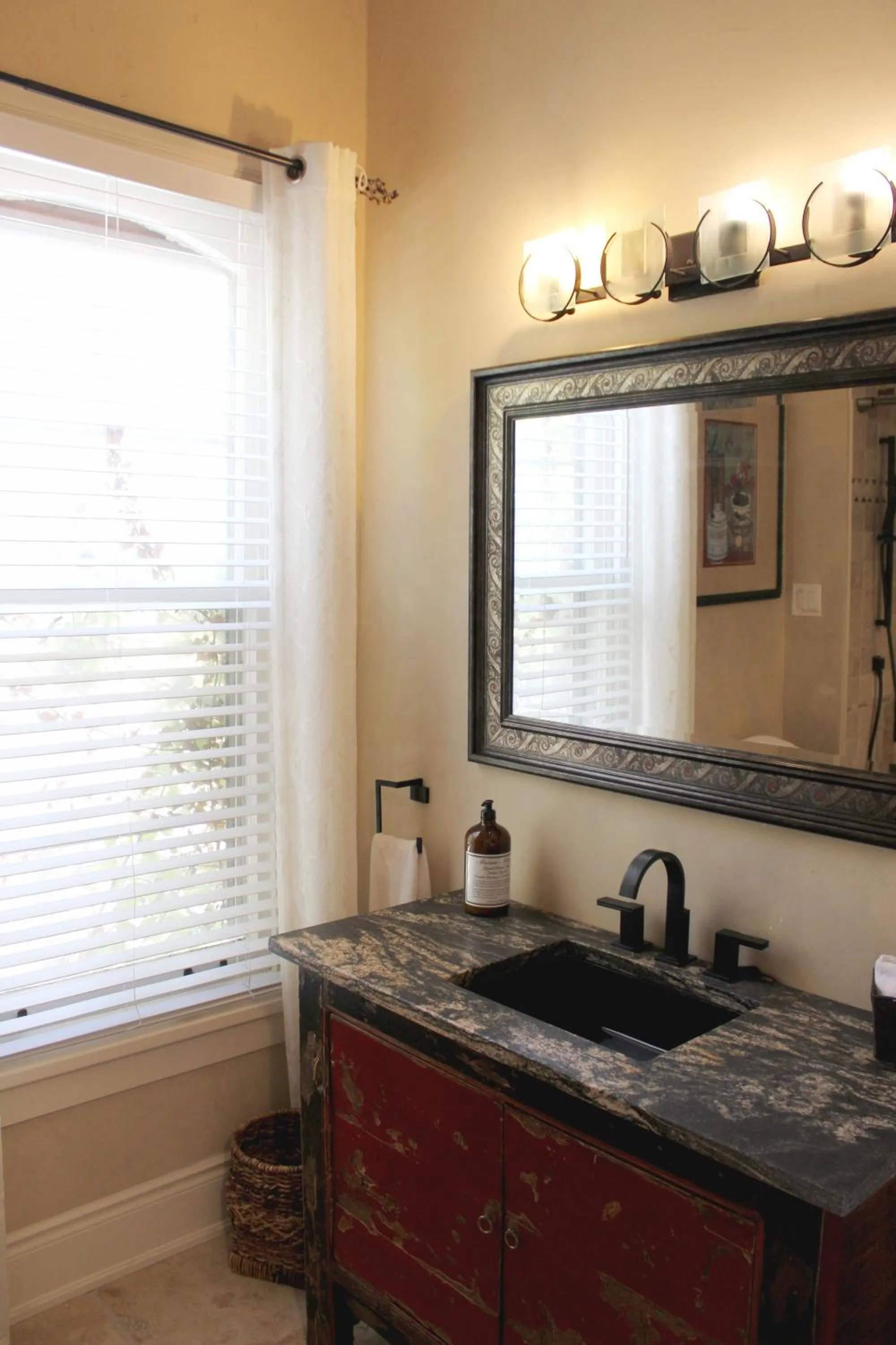 Bathroom in Norfolk Guest House Inn