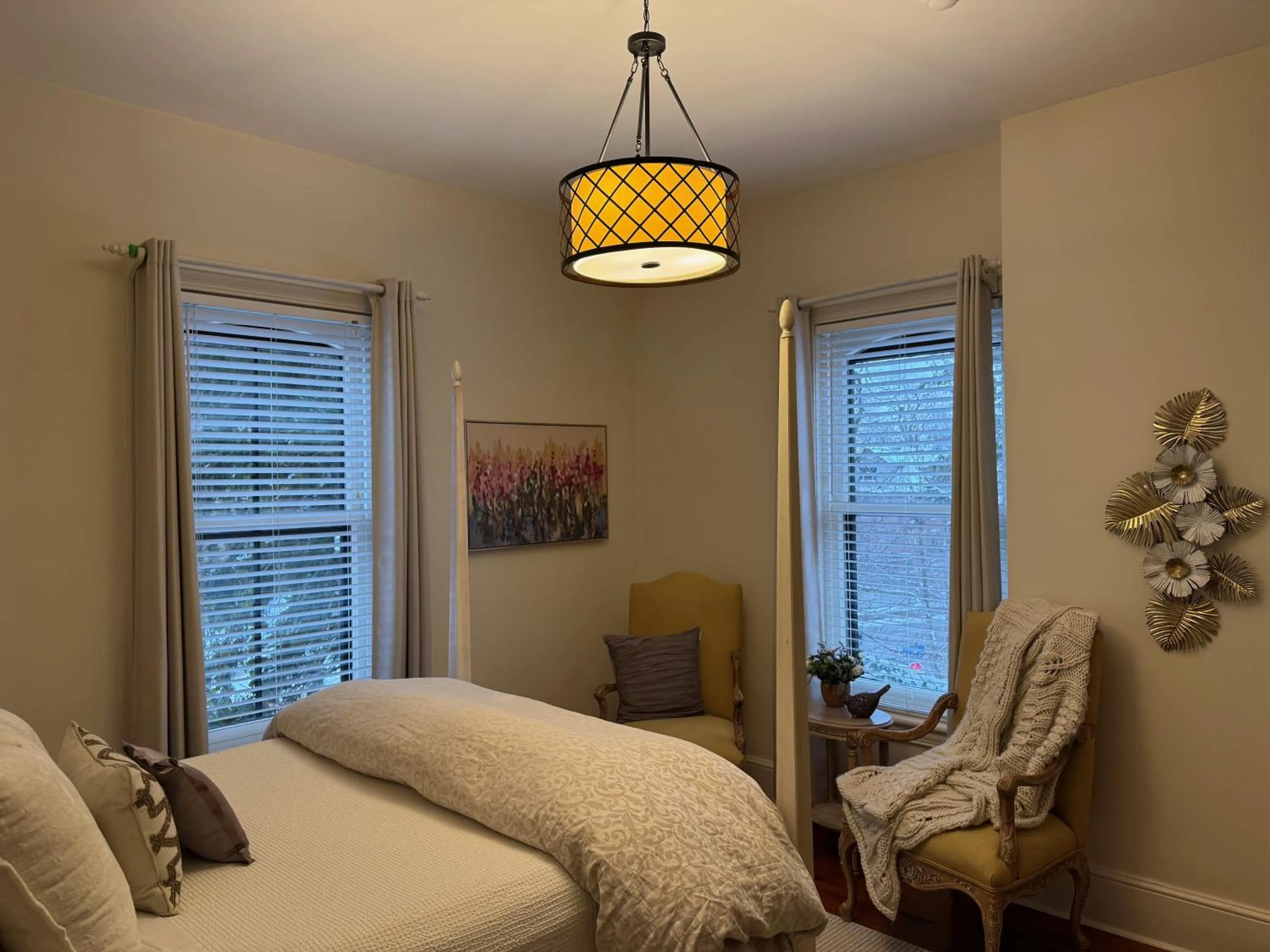 Bed in Norfolk Guest House Inn