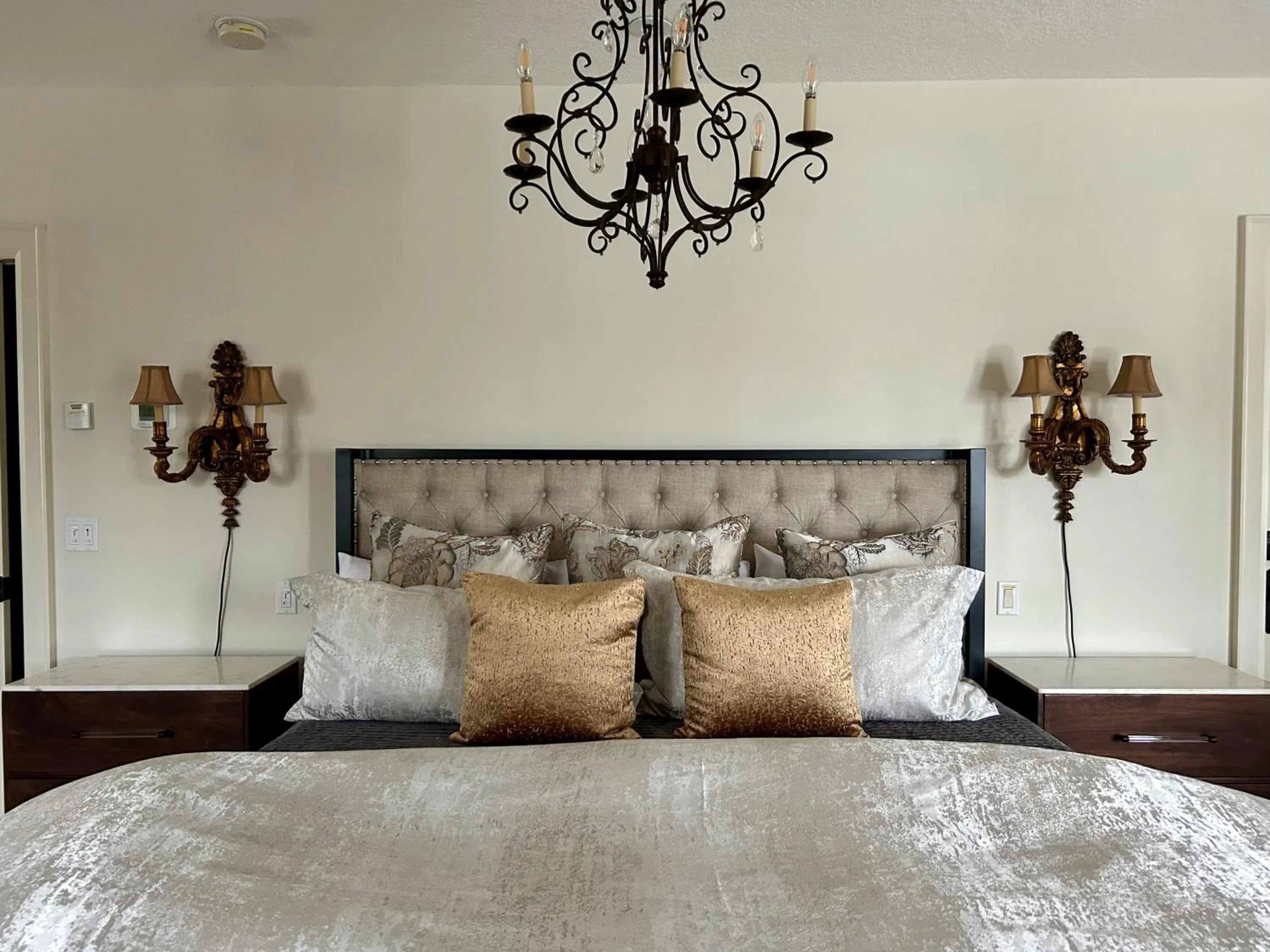 Bed in Norfolk Guest House Inn