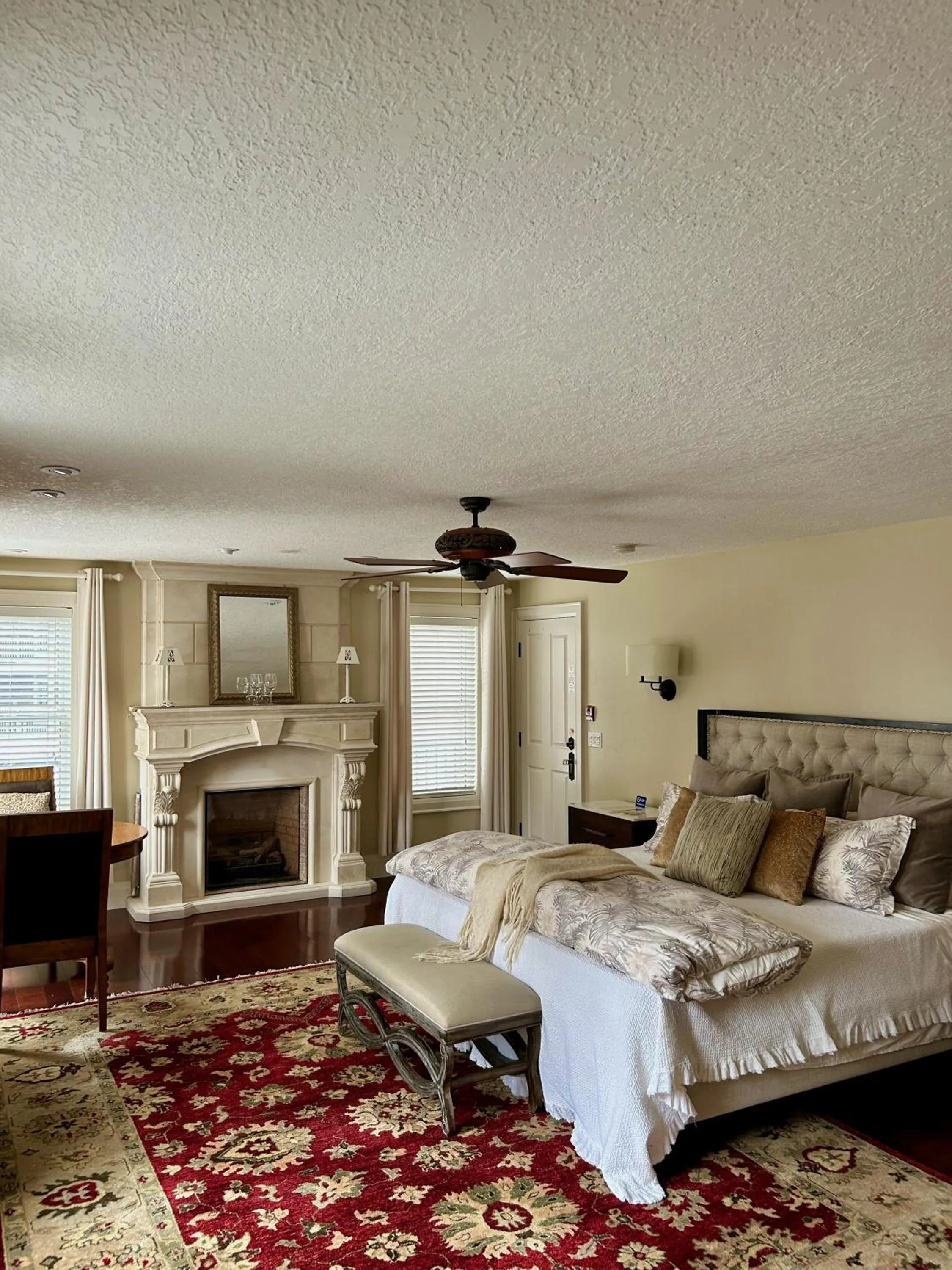 Bed in Norfolk Guest House Inn