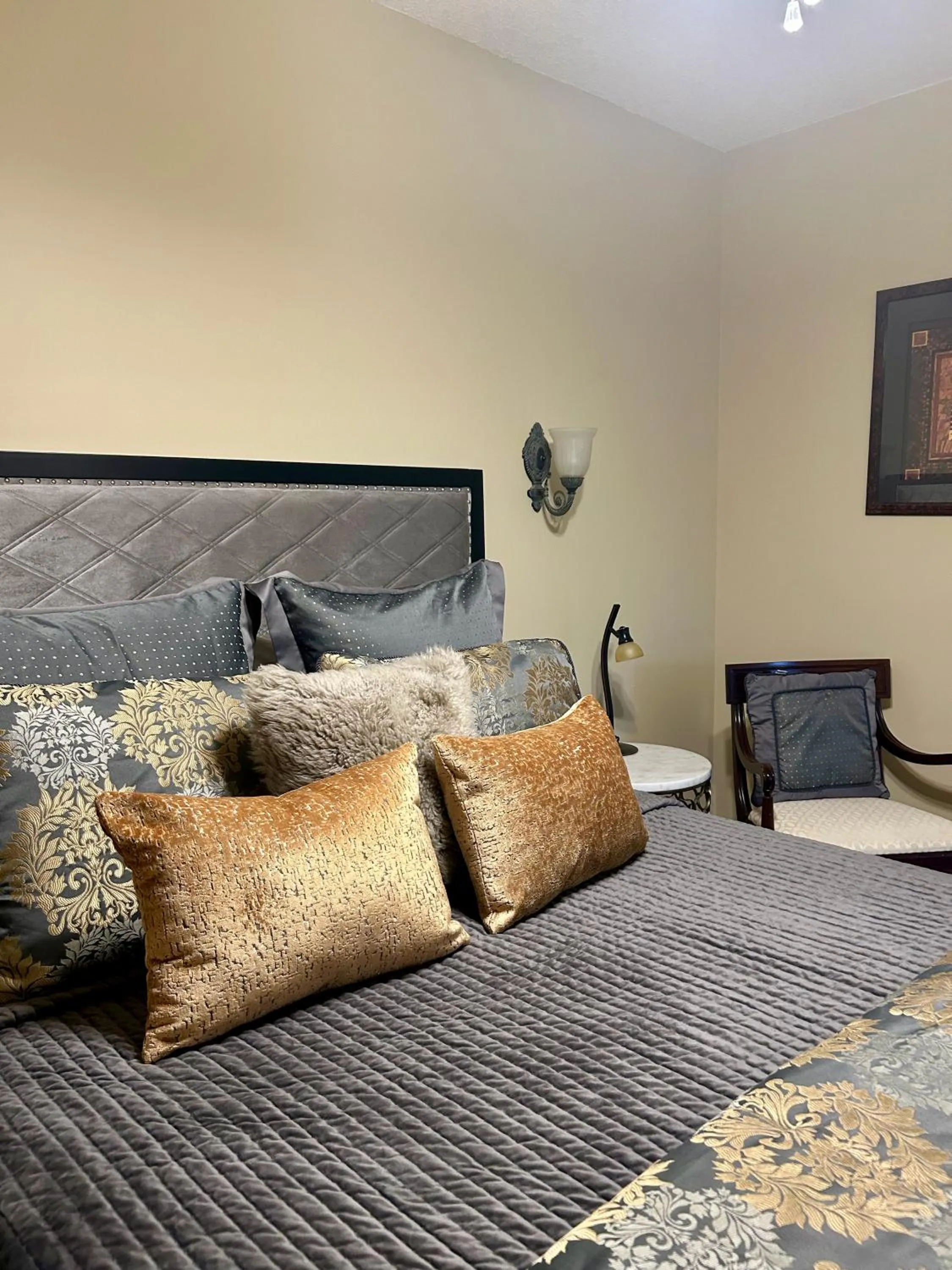 Bed in Norfolk Guest House Inn