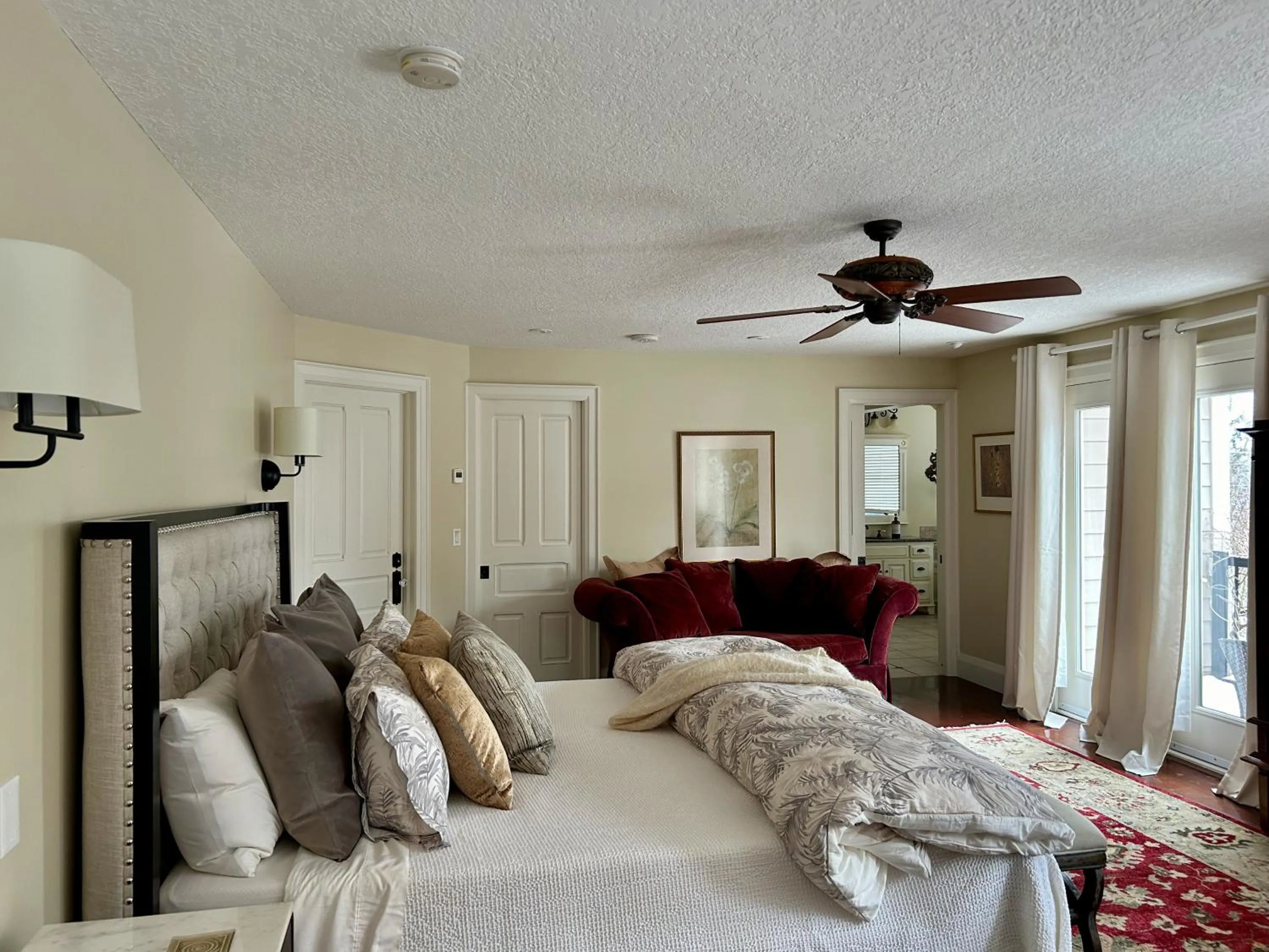 Bed in Norfolk Guest House Inn