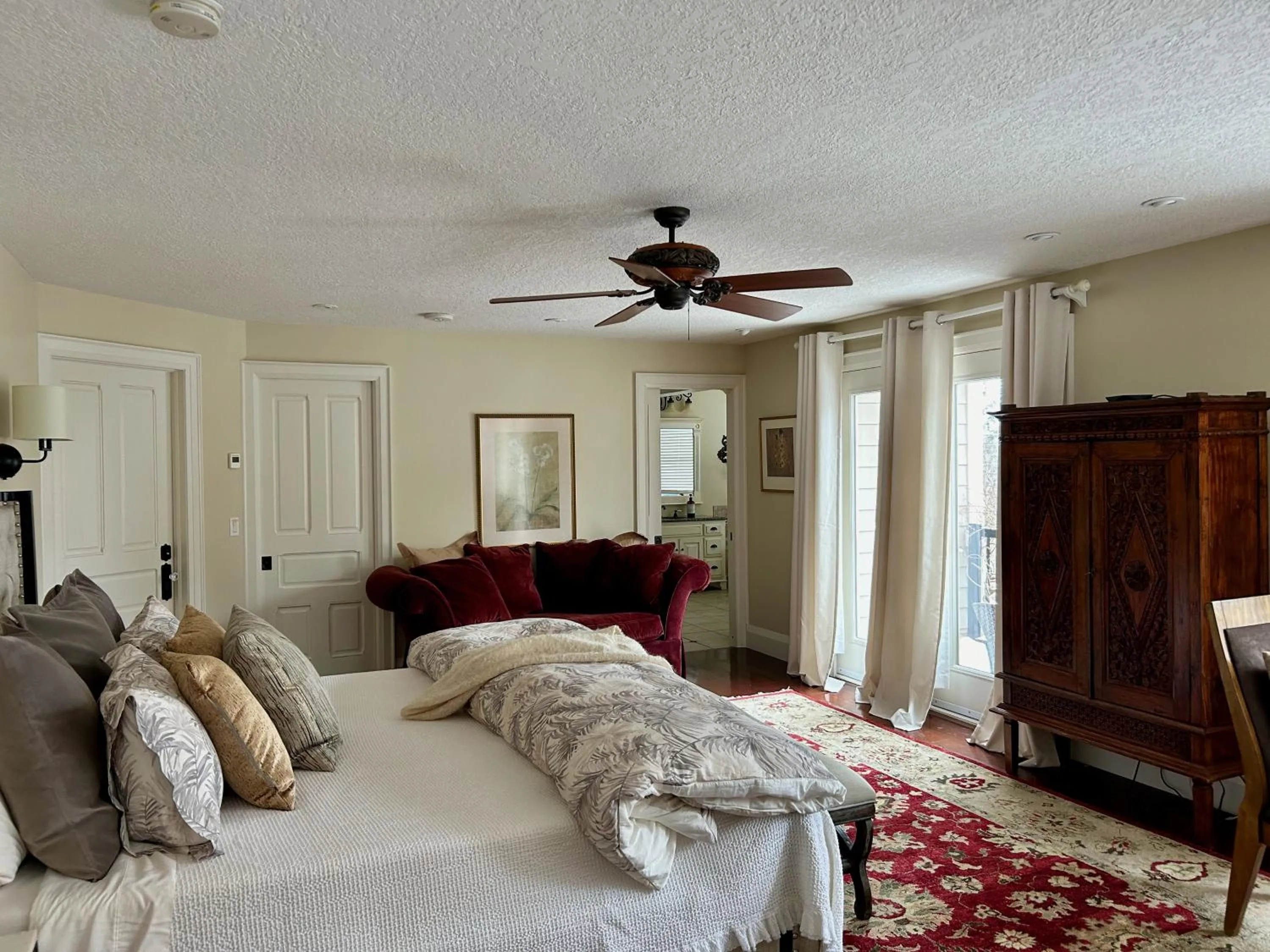 Bed in Norfolk Guest House Inn