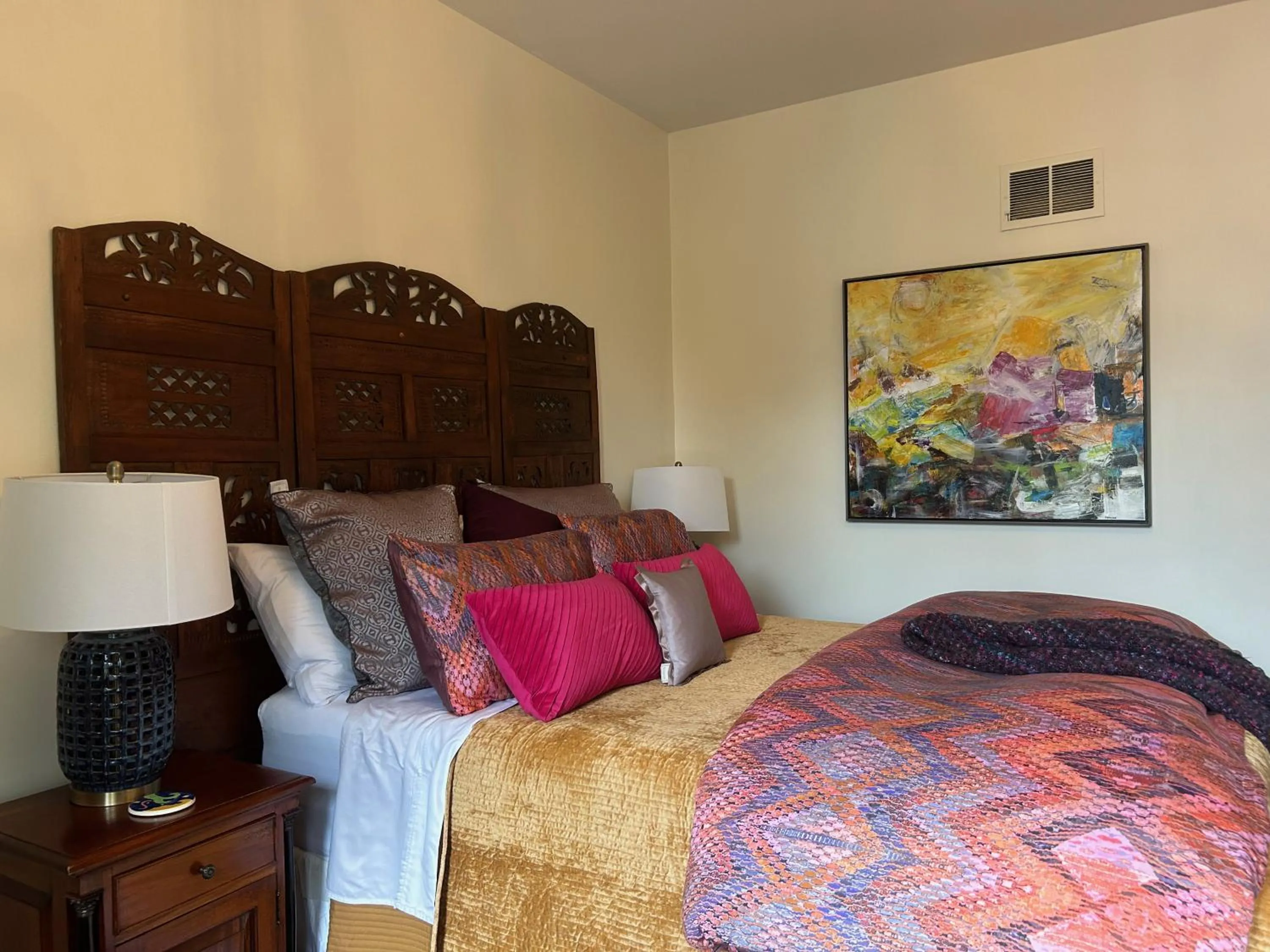 Bed in Norfolk Guest House Inn