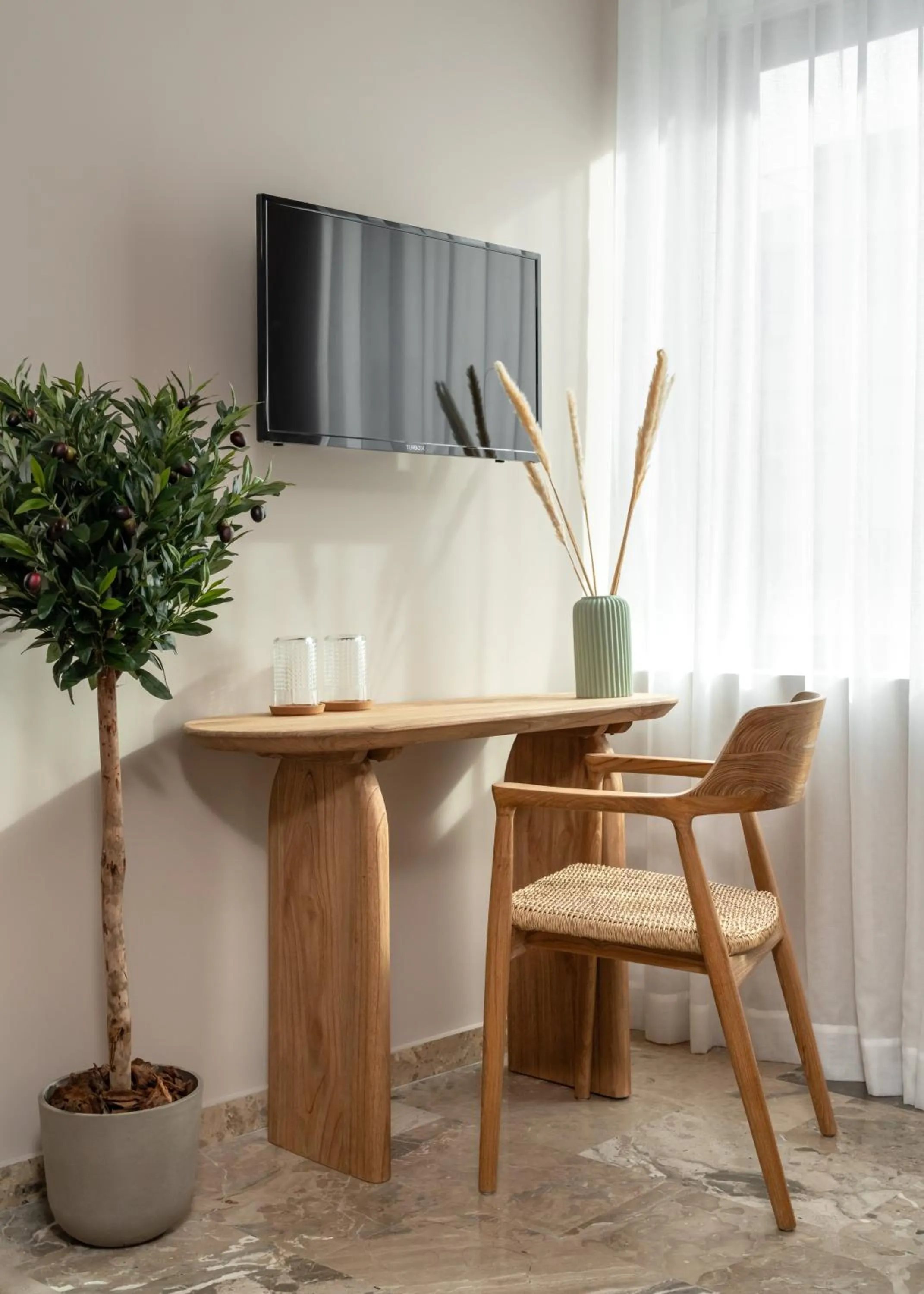 TV and multimedia in Num Suites & Lofts Athens