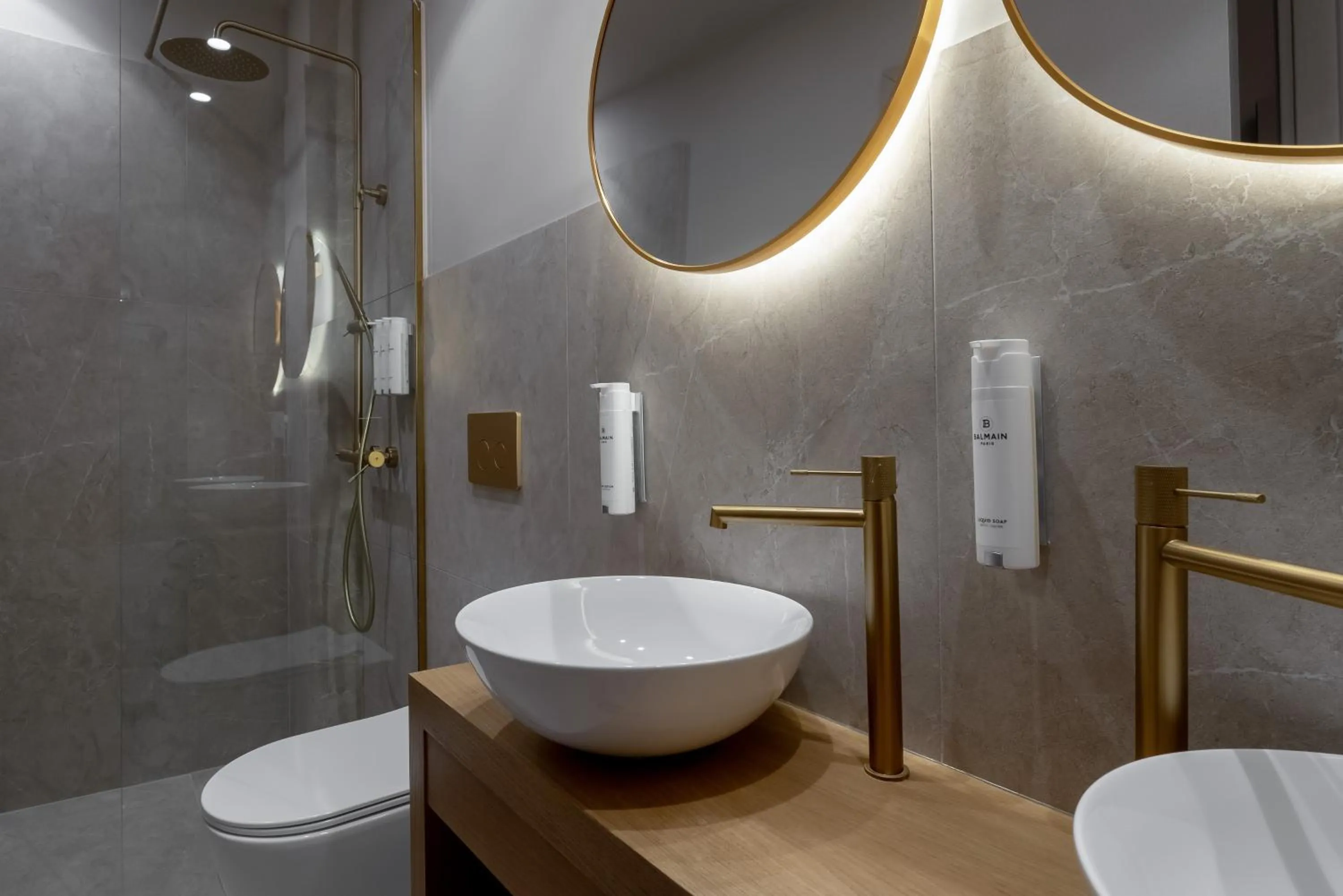 Shower in Num Suites & Lofts Athens