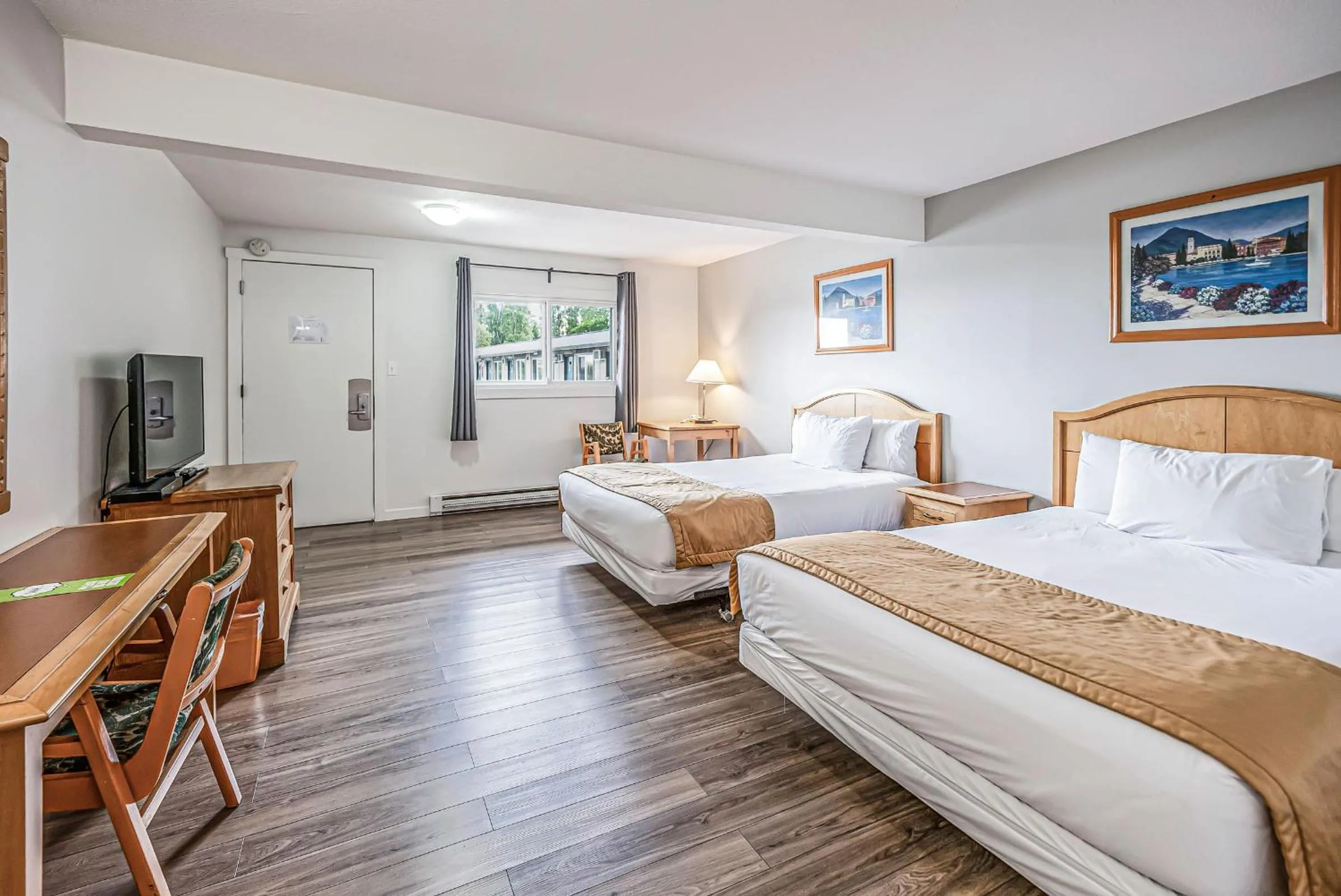 Bed in Bluebird Motel