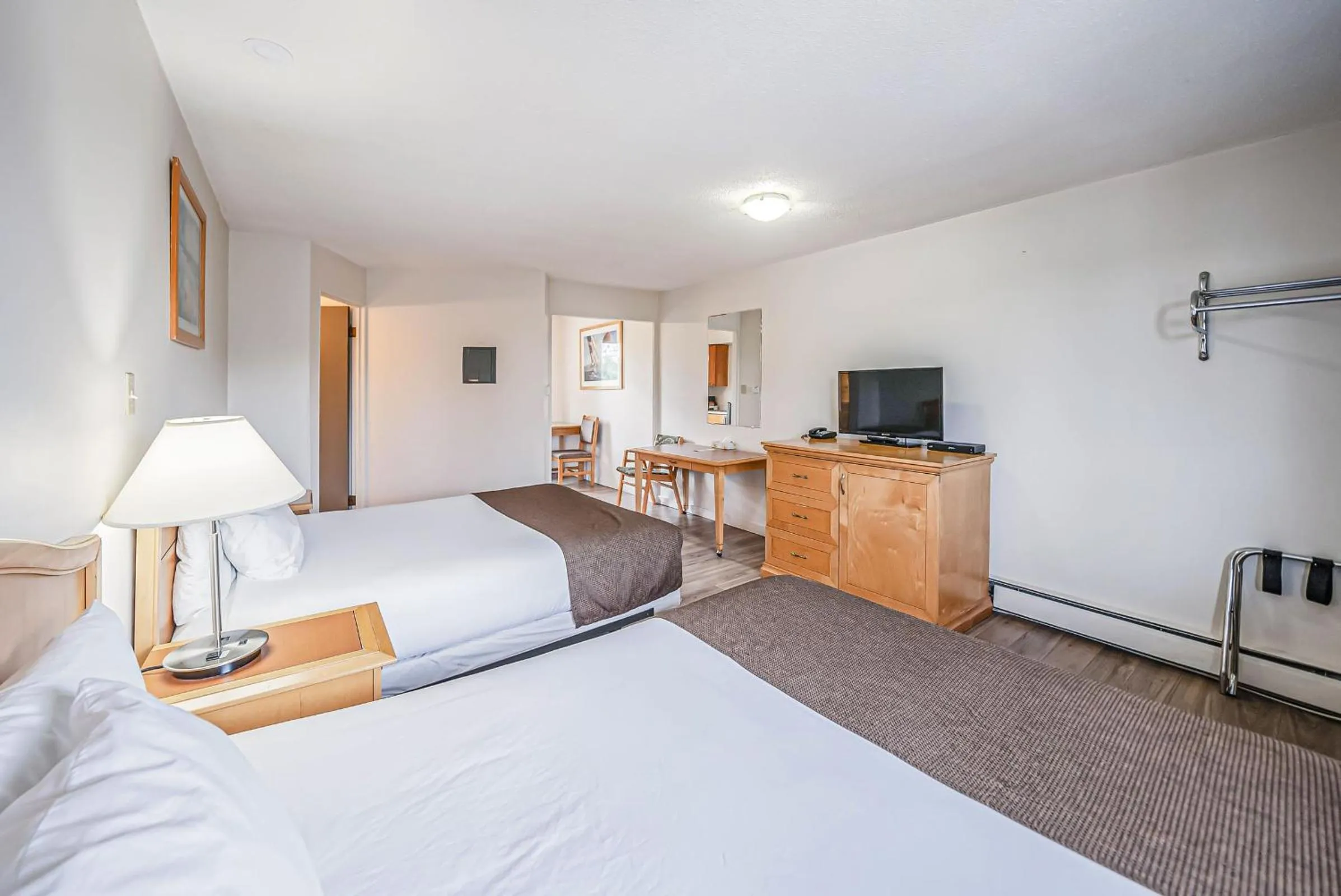 Bed in Bluebird Motel