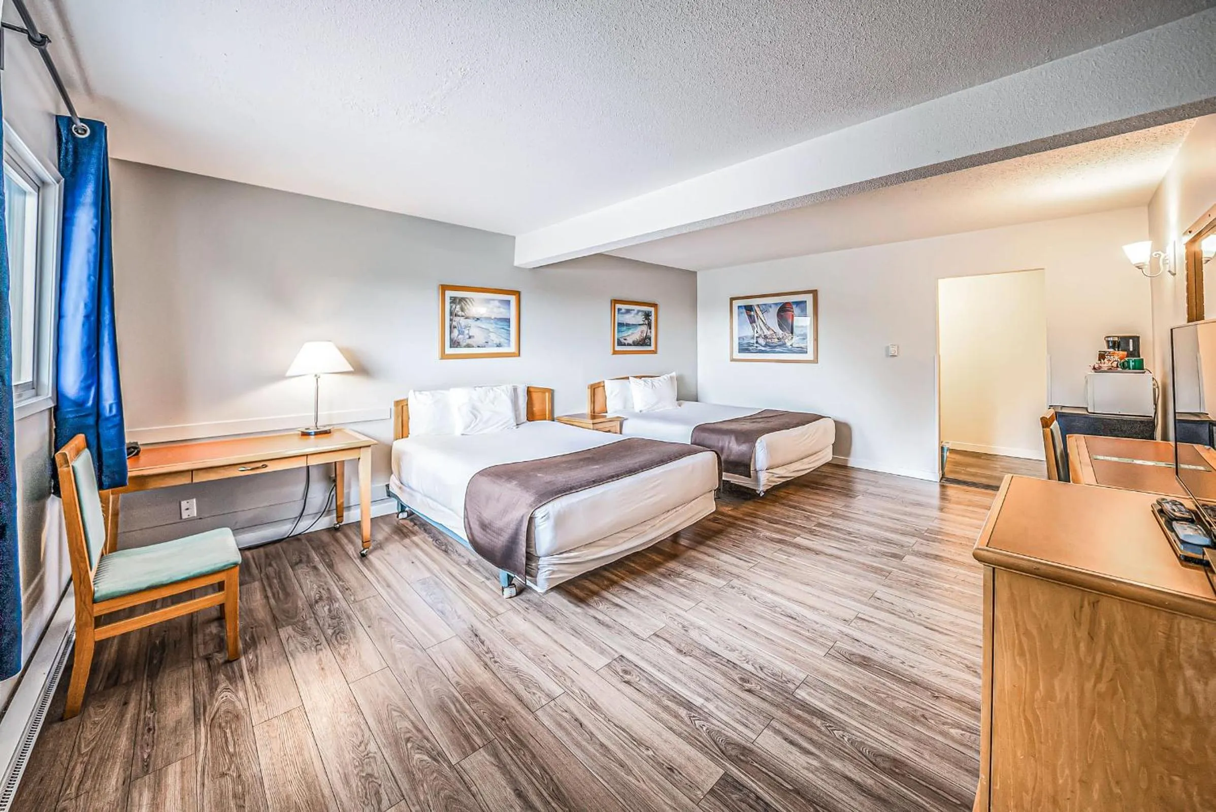 Bed in Bluebird Motel