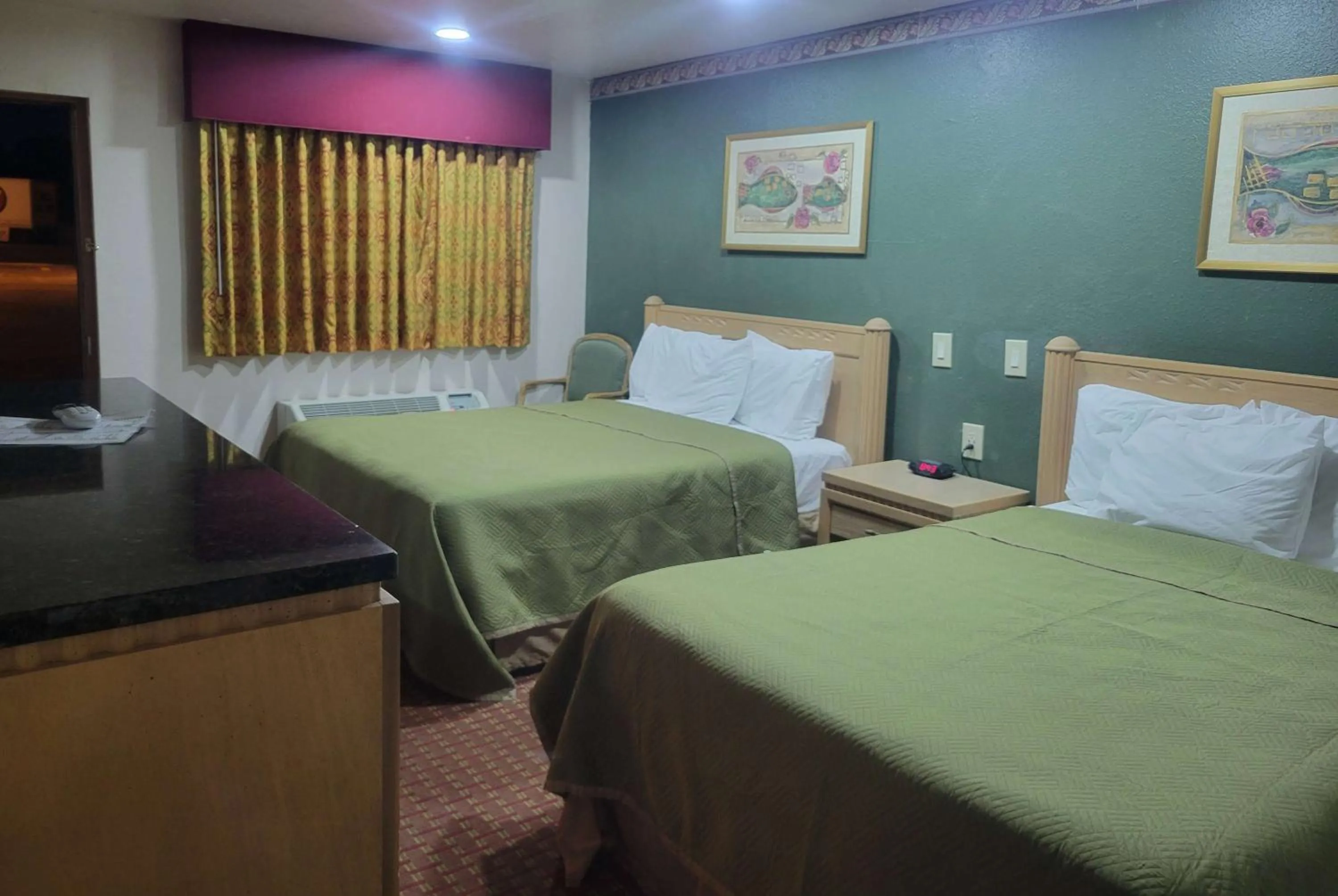 Photo of the whole room, Bed in Travelodge by Wyndham Memphis