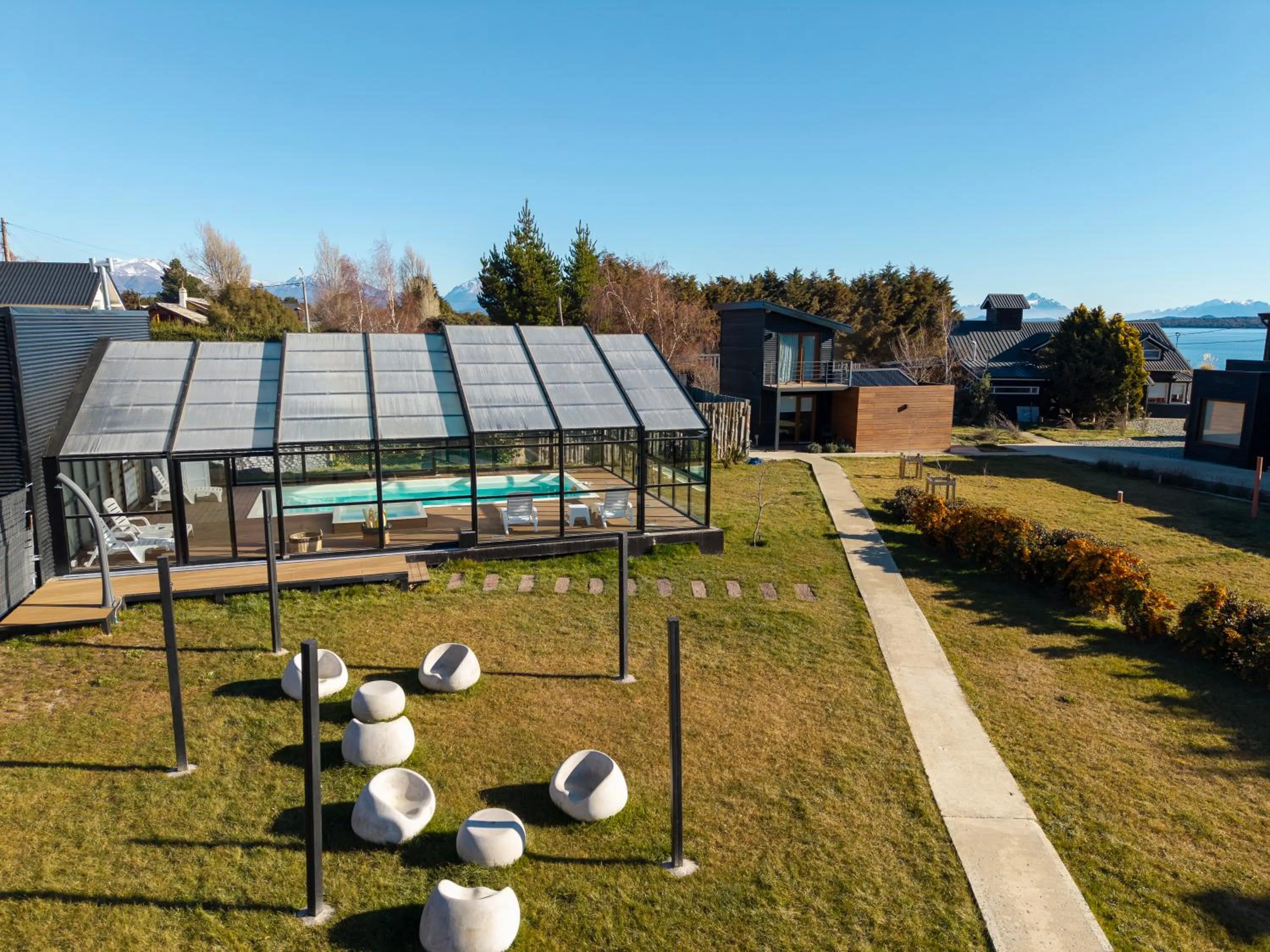 Garden view in Luna Llena Dina Huapi