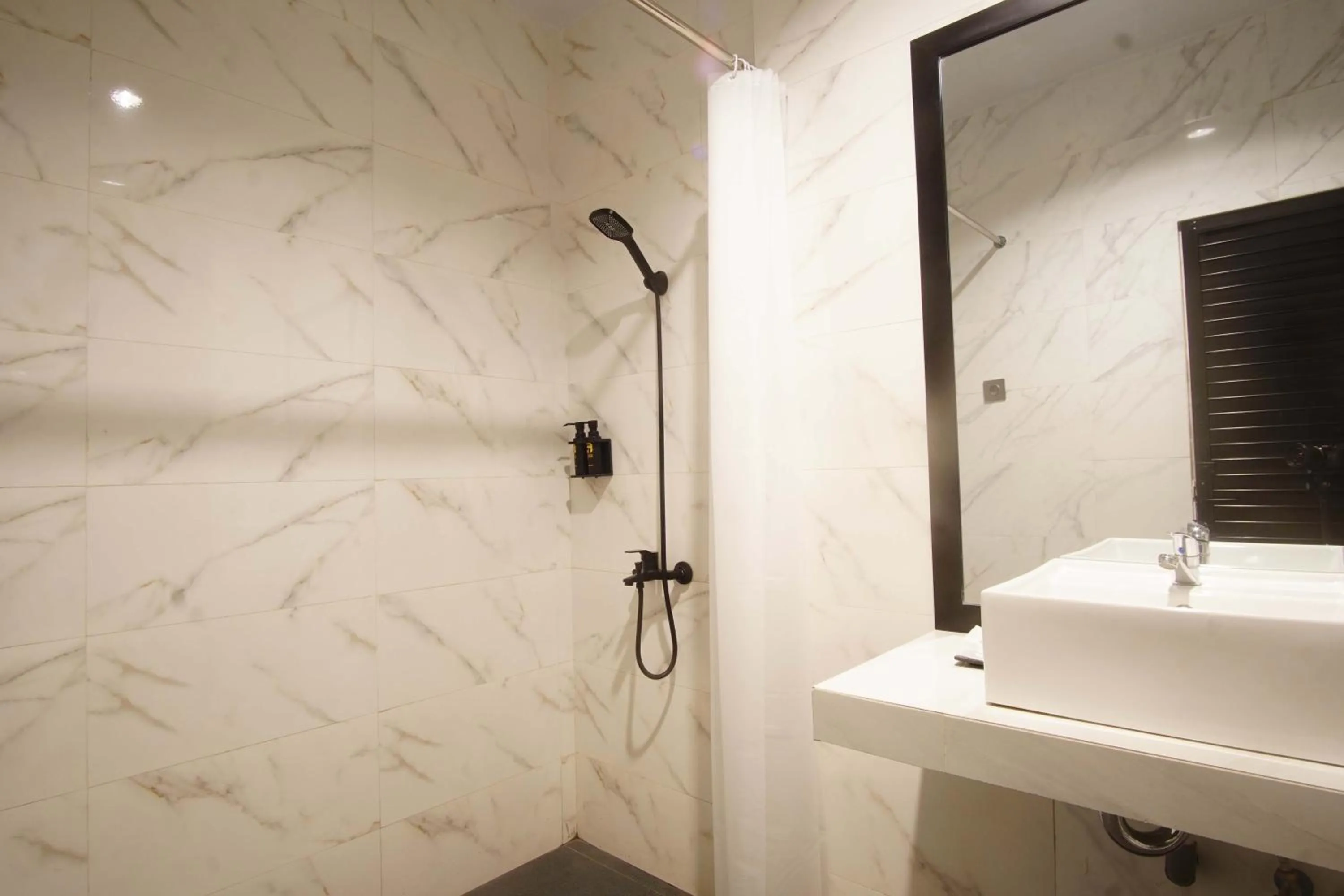 Fhandika Boutique Inc.