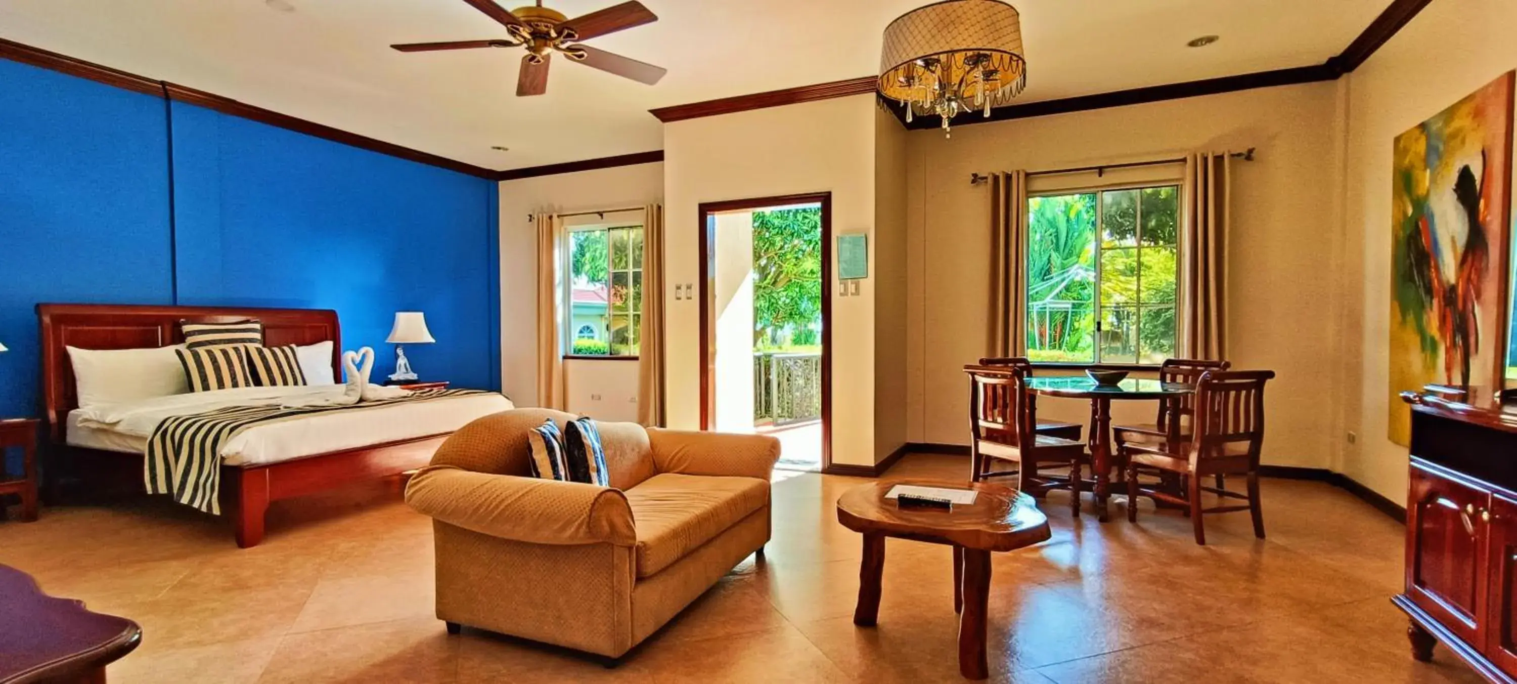 King Suite with Pool View in Star View Boutique Resort King Suite with Pool View in Star View Boutique Resort