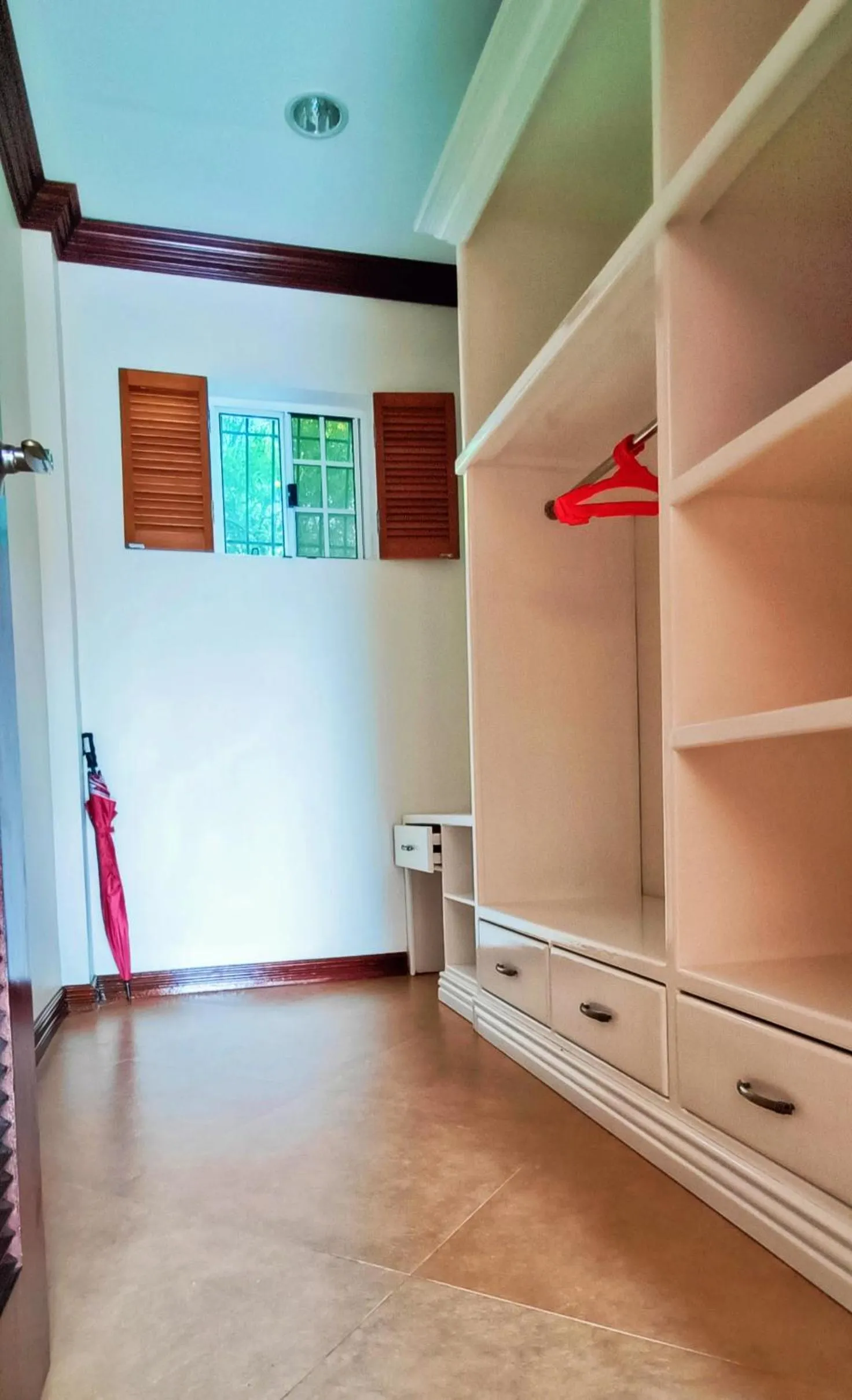 wardrobe in Star View Boutique Resort