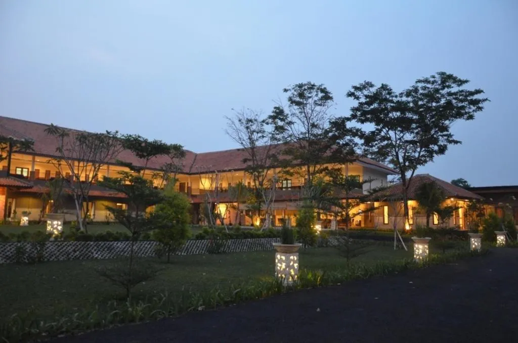 Facade/entrance in Bumi Gumati Resort & Convention