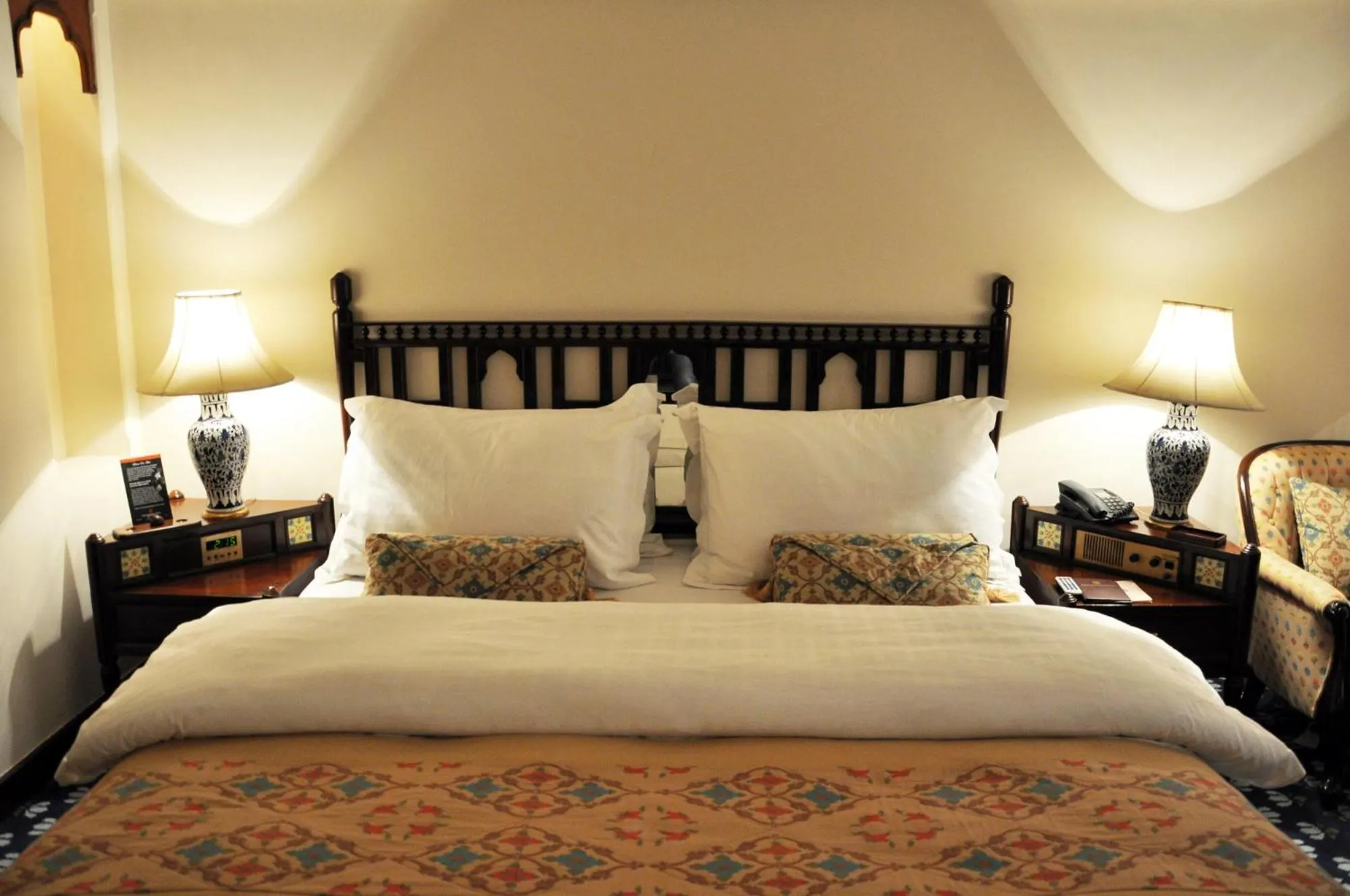 Bed in Faisalabad Serena Hotel