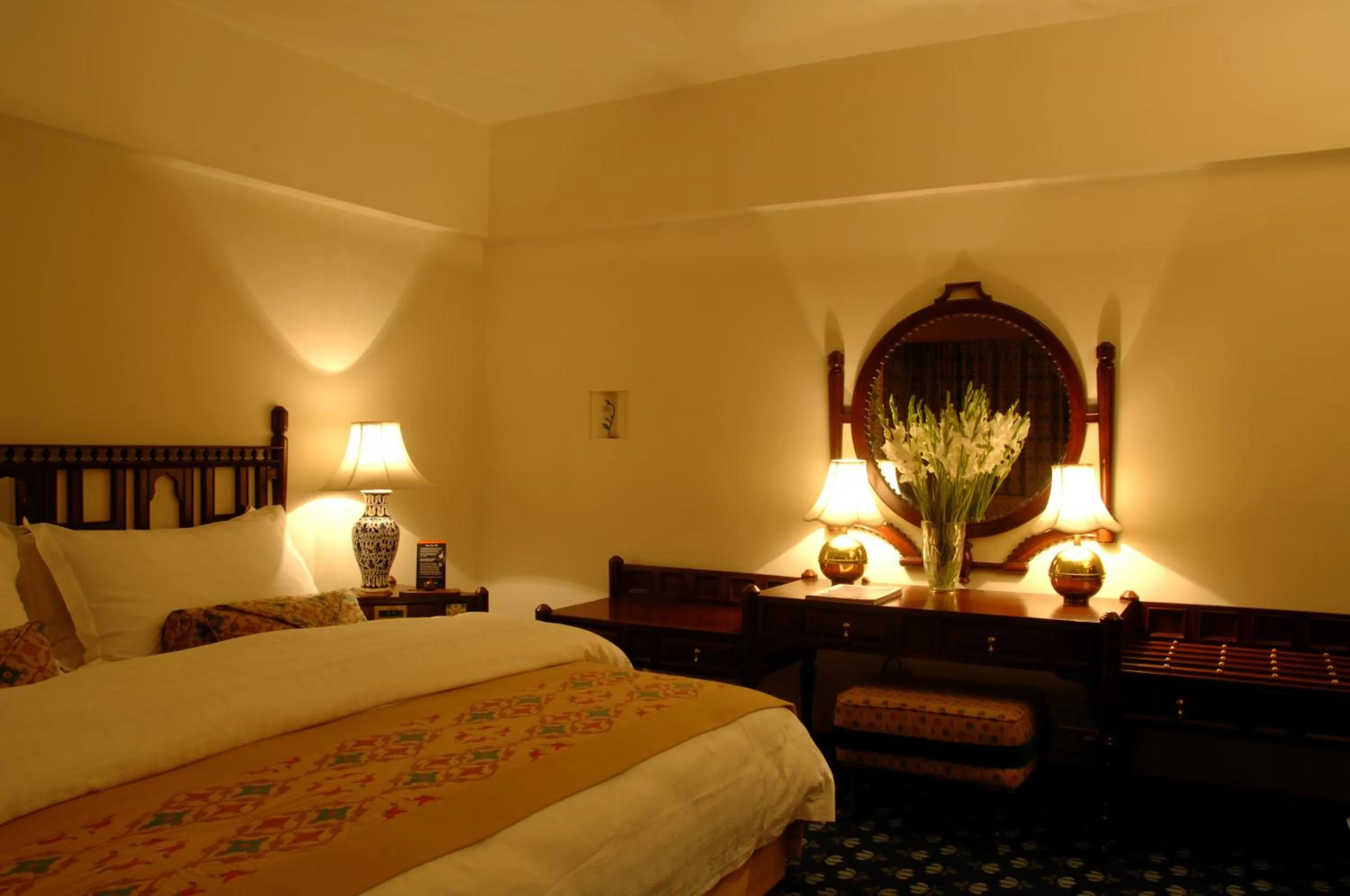 Bed in Faisalabad Serena Hotel