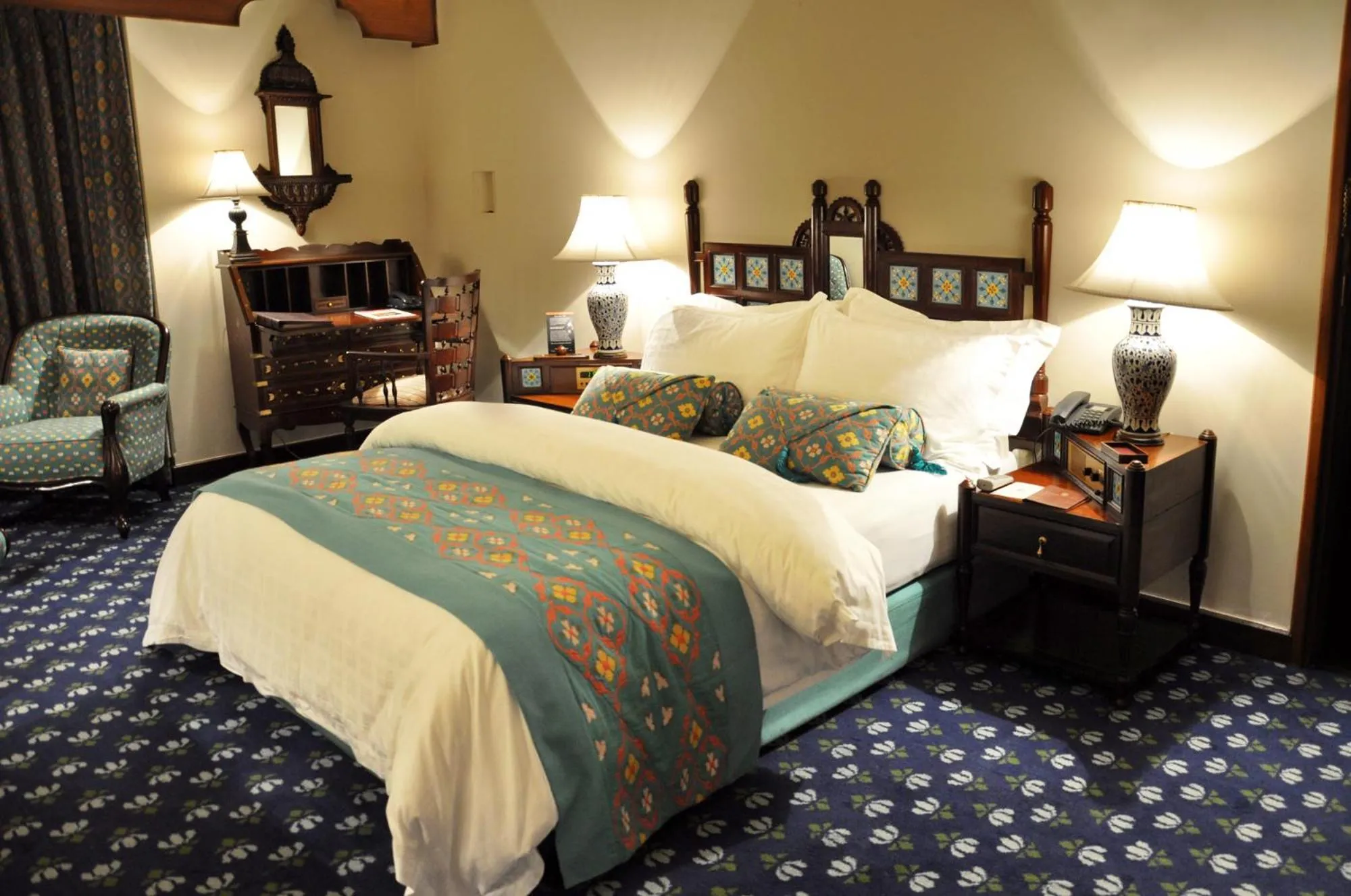 Bed in Faisalabad Serena Hotel