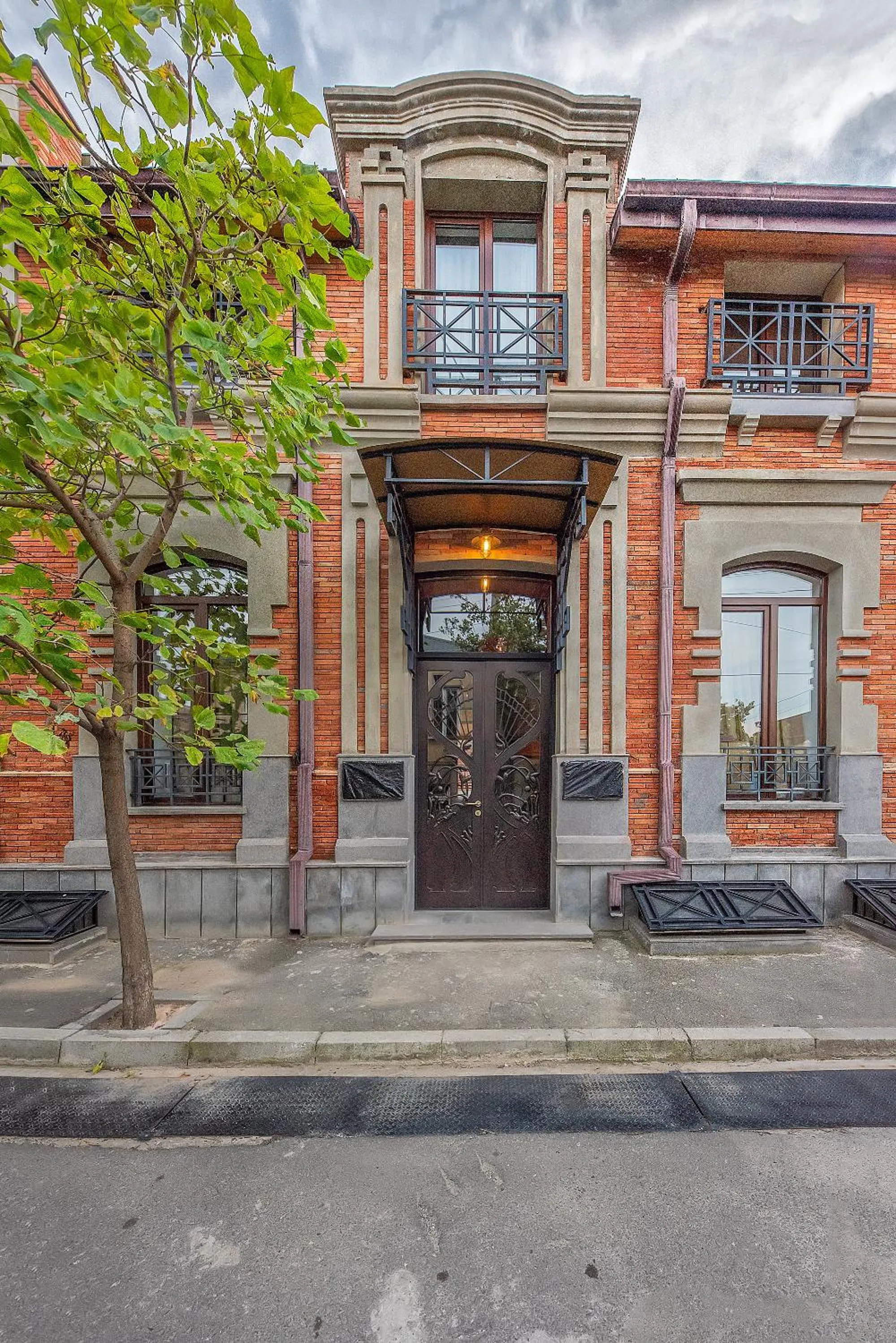 Property building in Dzvel Ubanshi