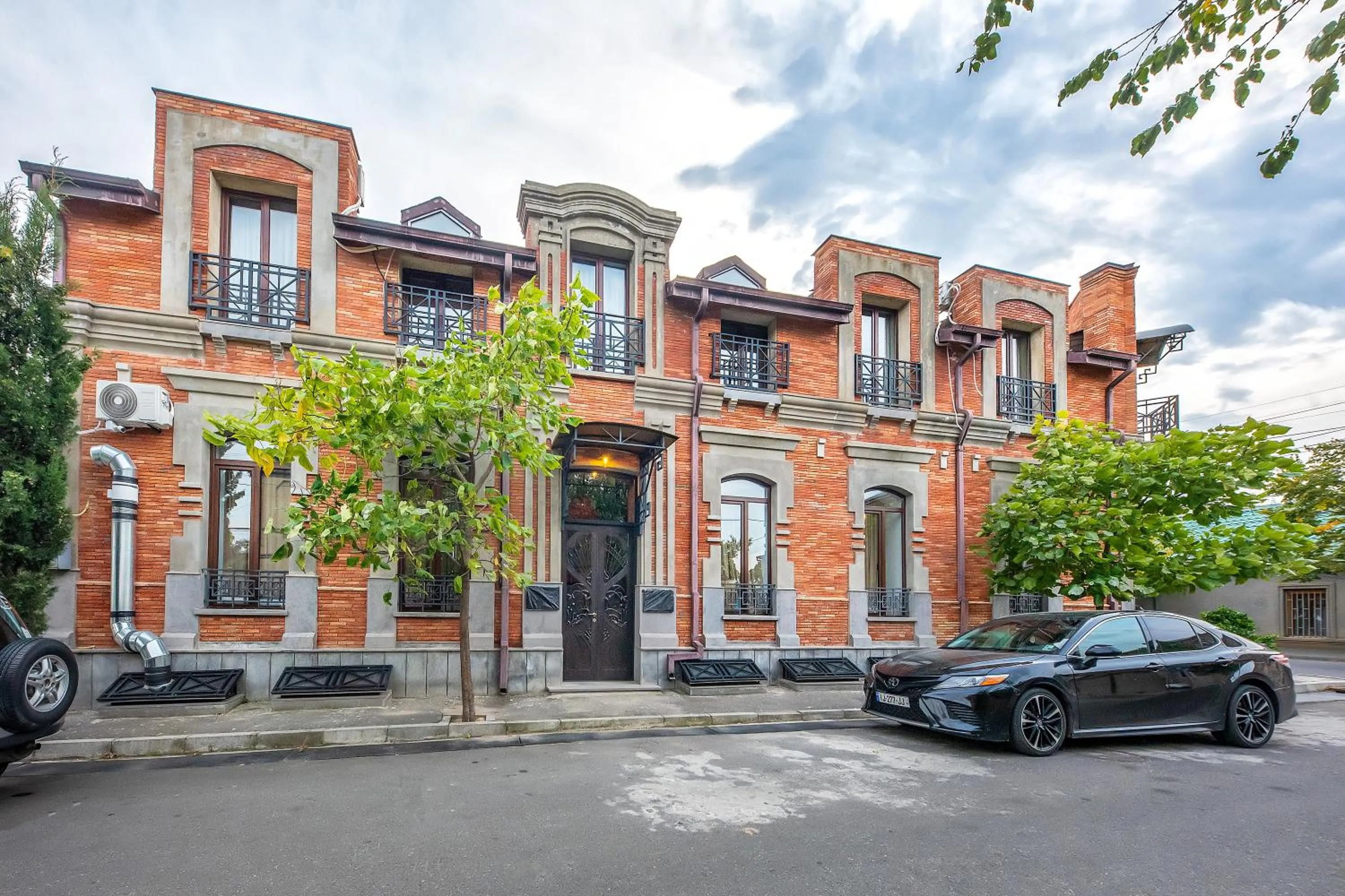 Property building in Dzvel Ubanshi