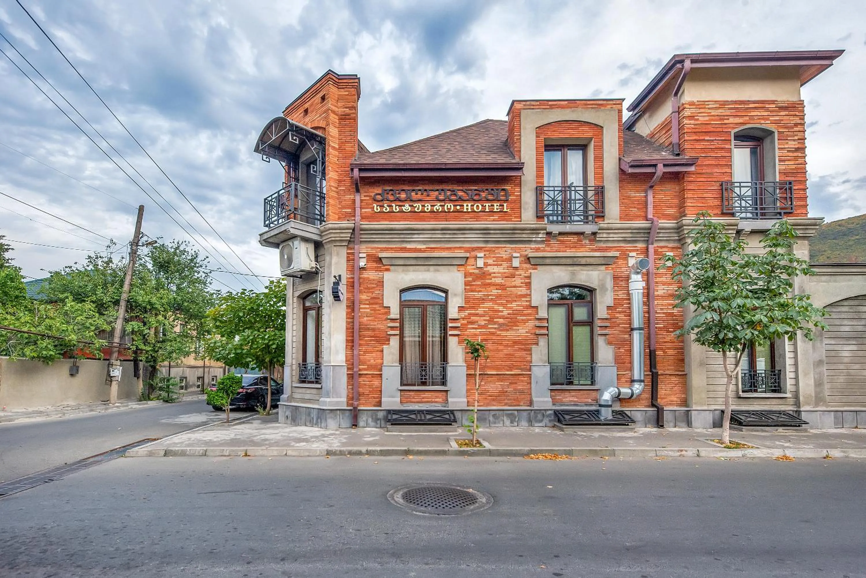 Property building in Dzvel Ubanshi