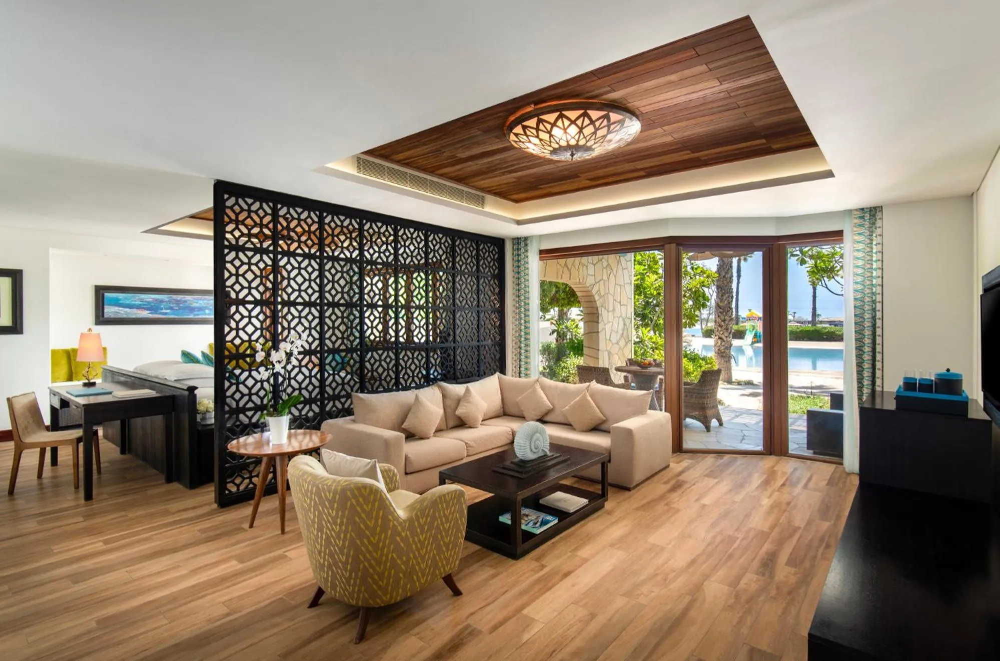 Living room in Banana Island Resort Doha by Anantara