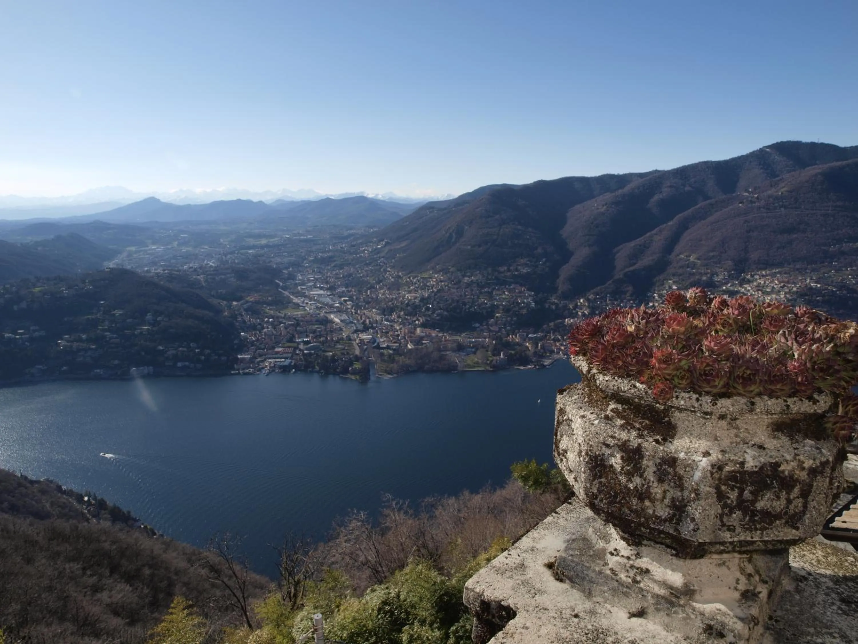 Facade/entrance in B&B Il Balcone sul Lago