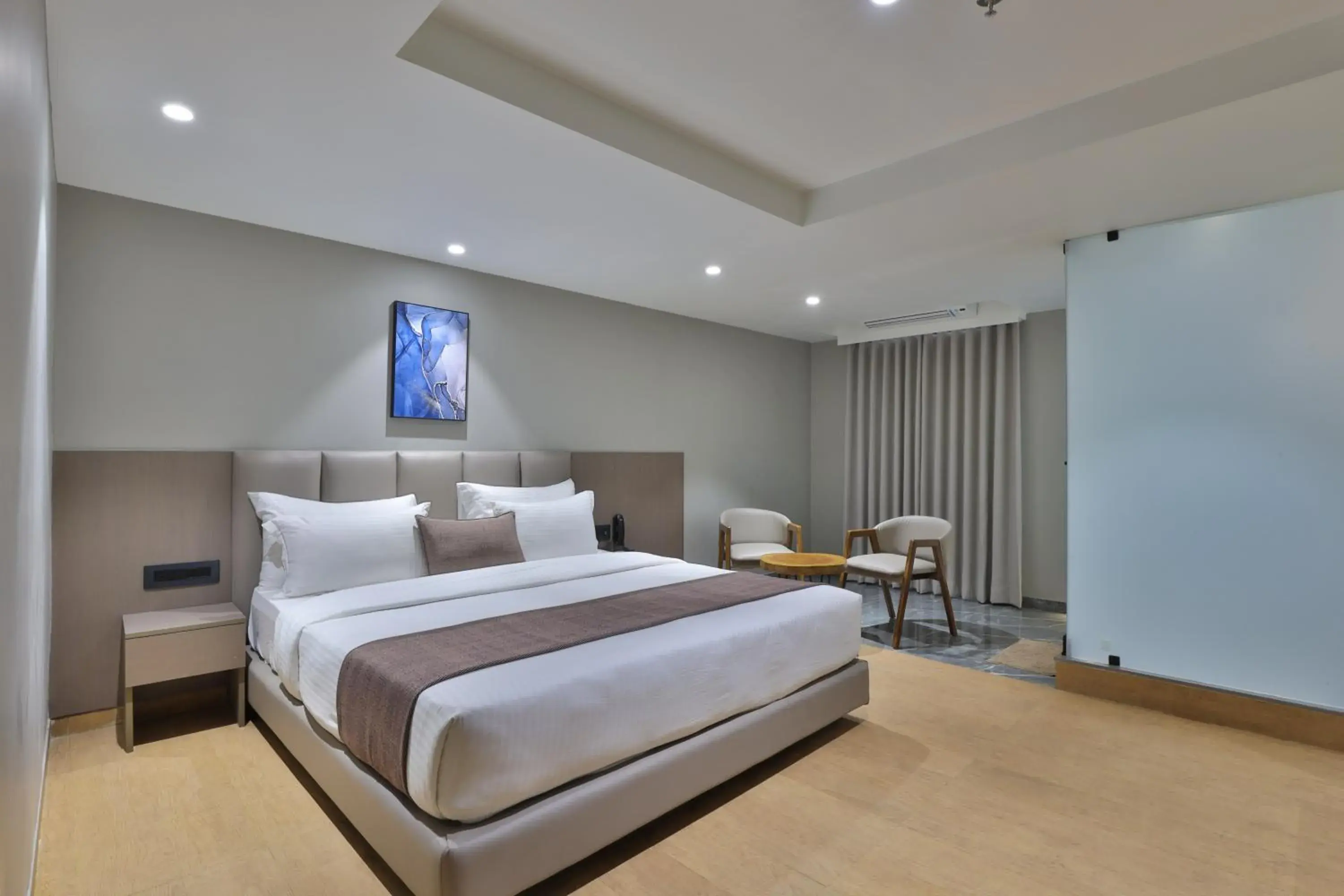 Superior King Room - single occupancy in Hotel Shivashish Superior King Room - single occupancy in Hotel Shivashish