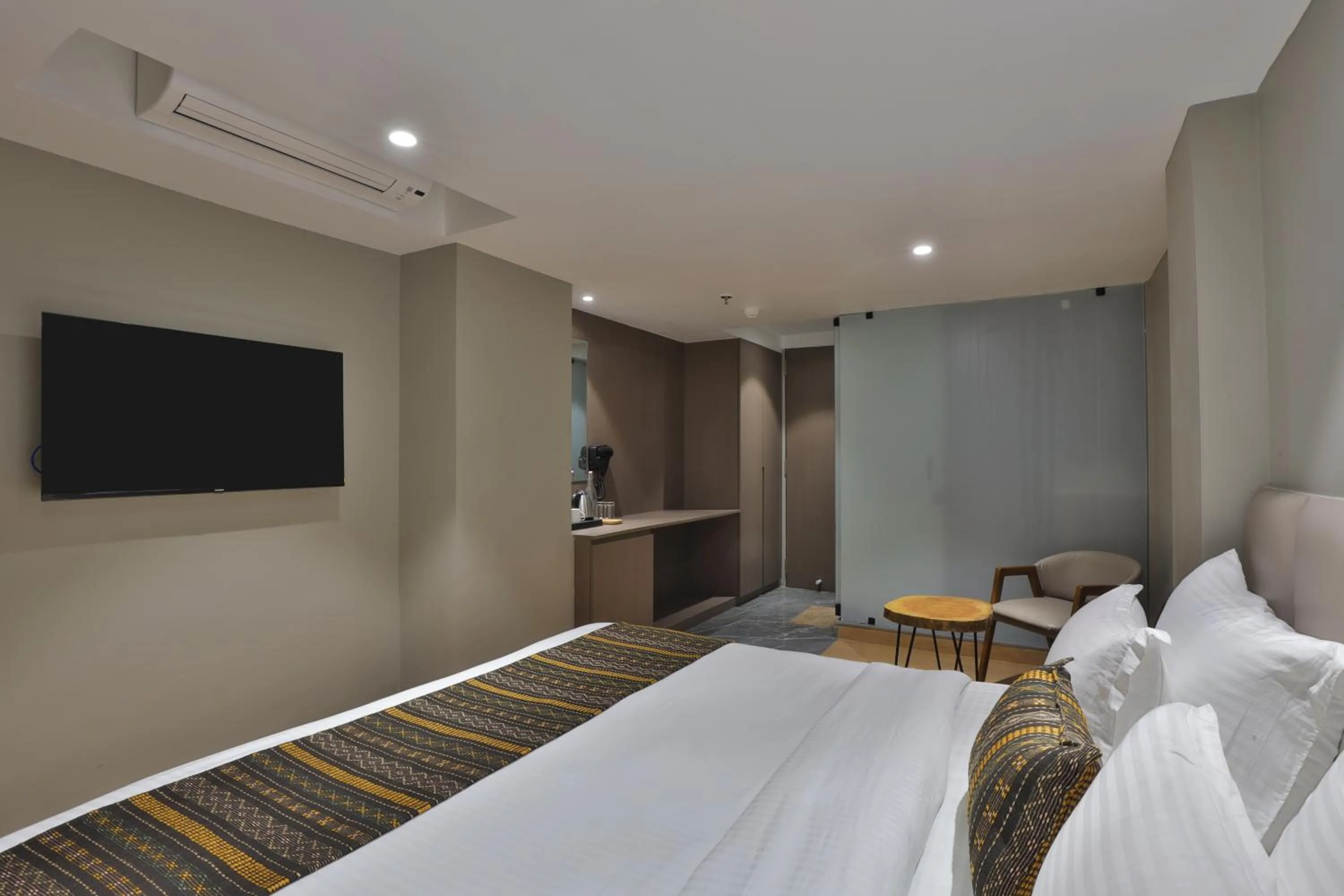 TV and multimedia, Bed in Hotel Shivashish