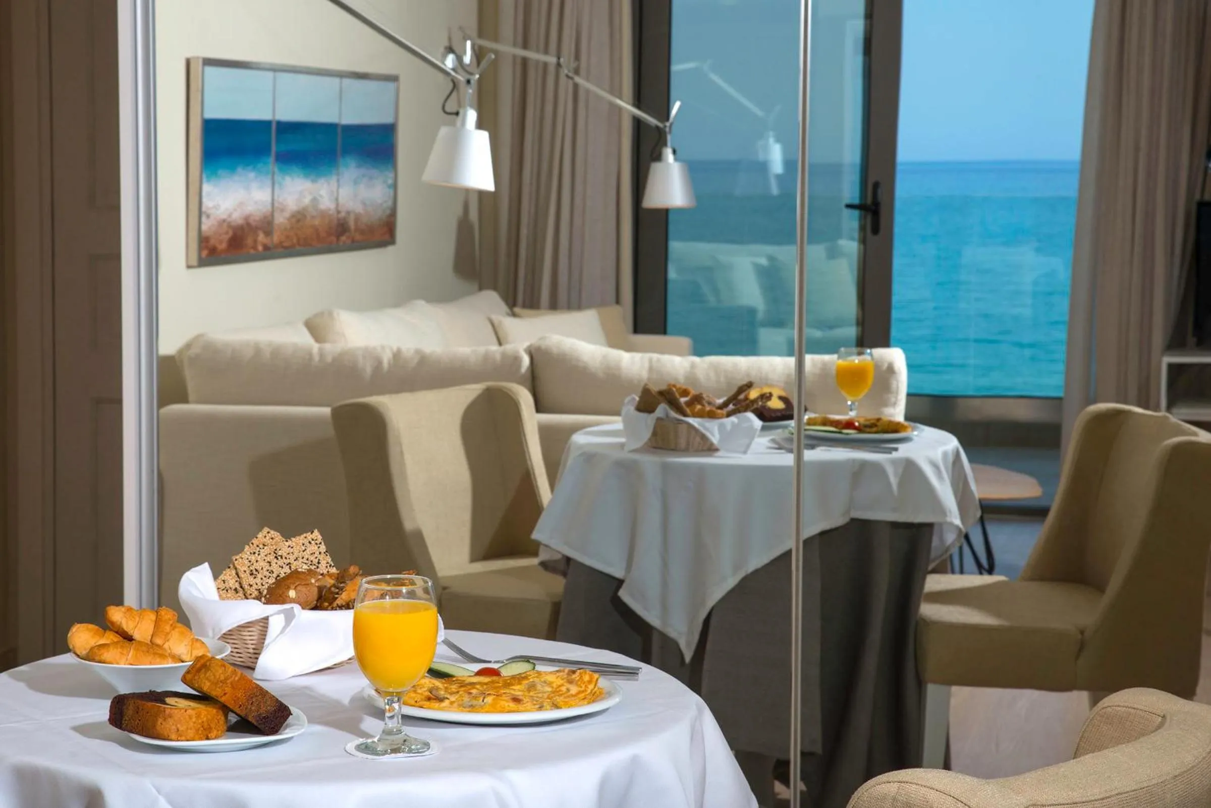 Restaurant/places to eat in Swell Boutique Hotel