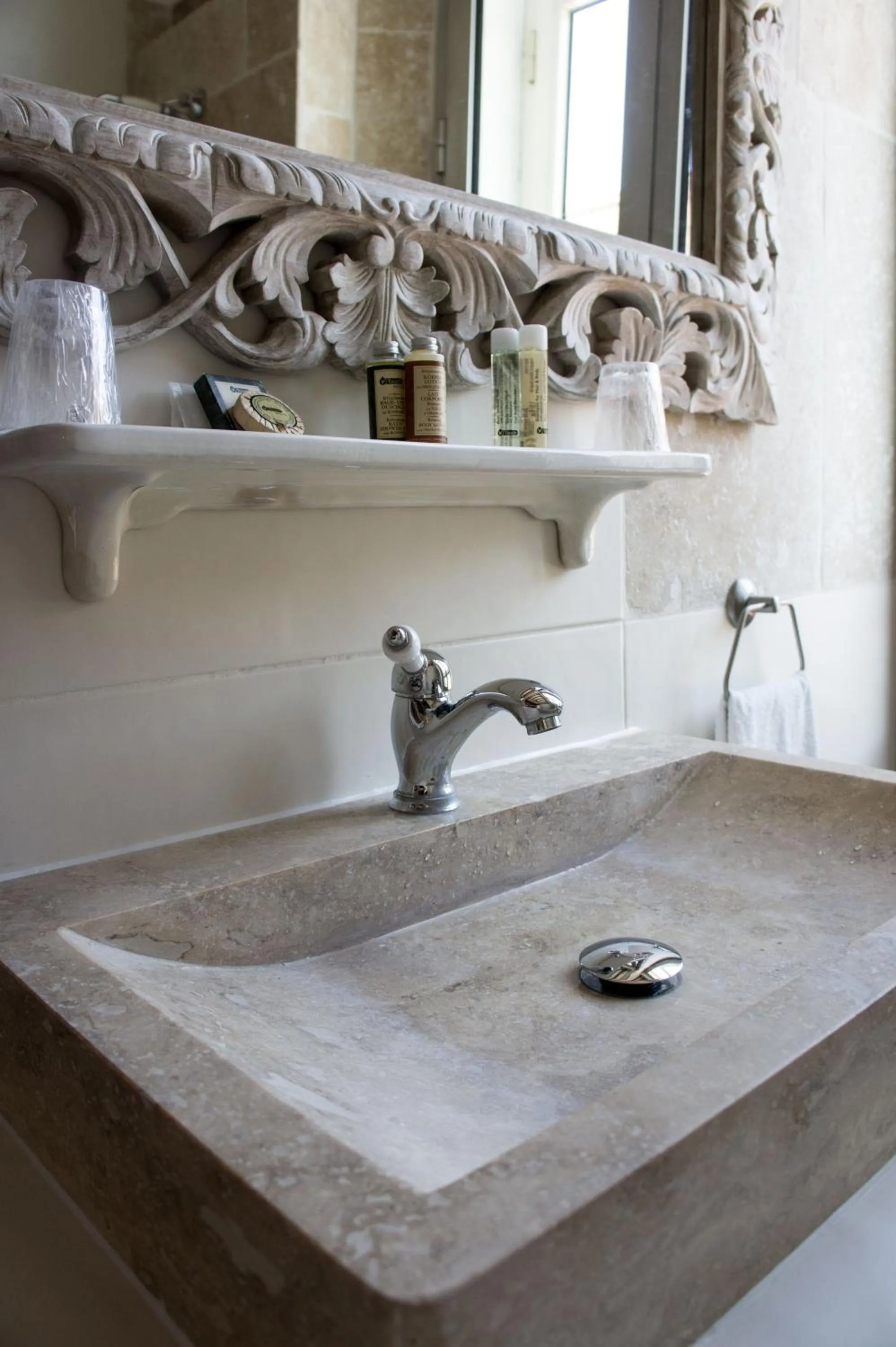 Bathroom in HOTEL DE FRANCE - Hôtel de charme en Provence