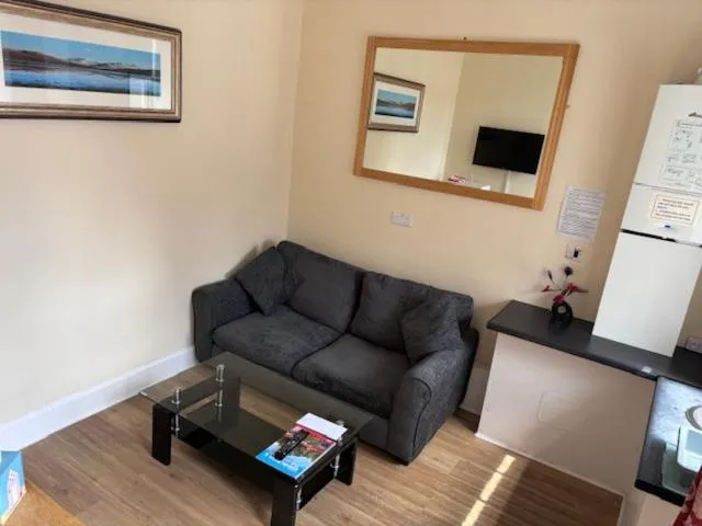 Living room in Edinburgh City Suites