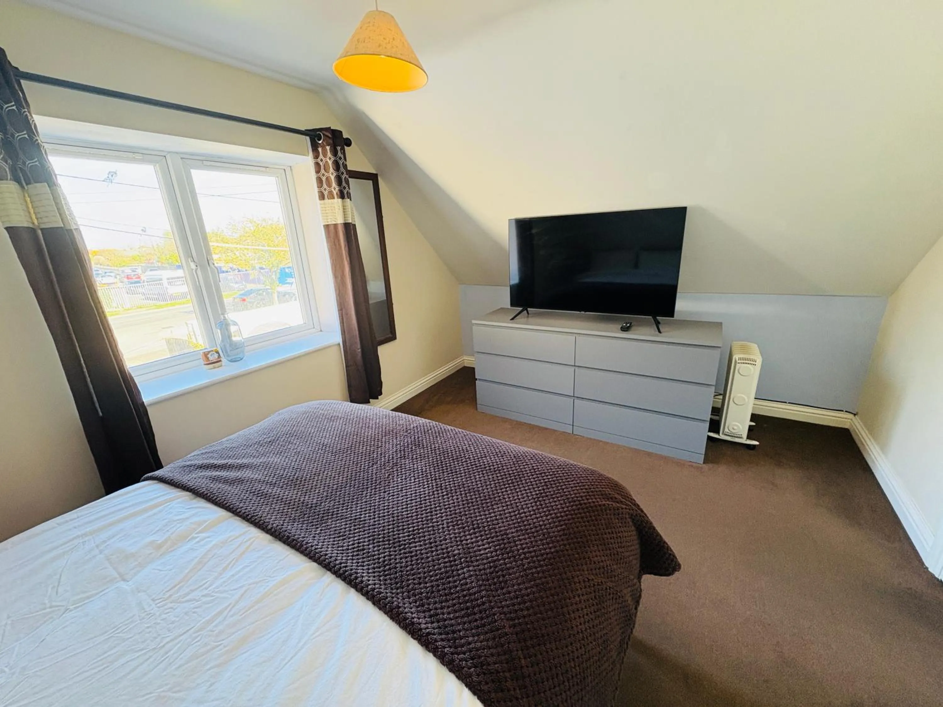 Bed in Captain Howey Hotel