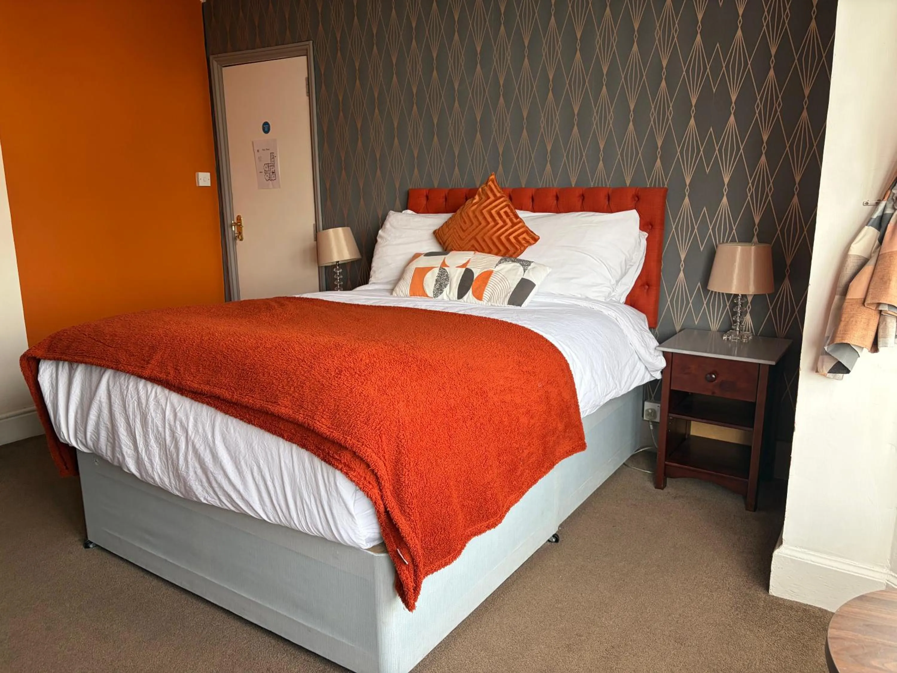 Bedroom, Bed in Captain Howey Hotel