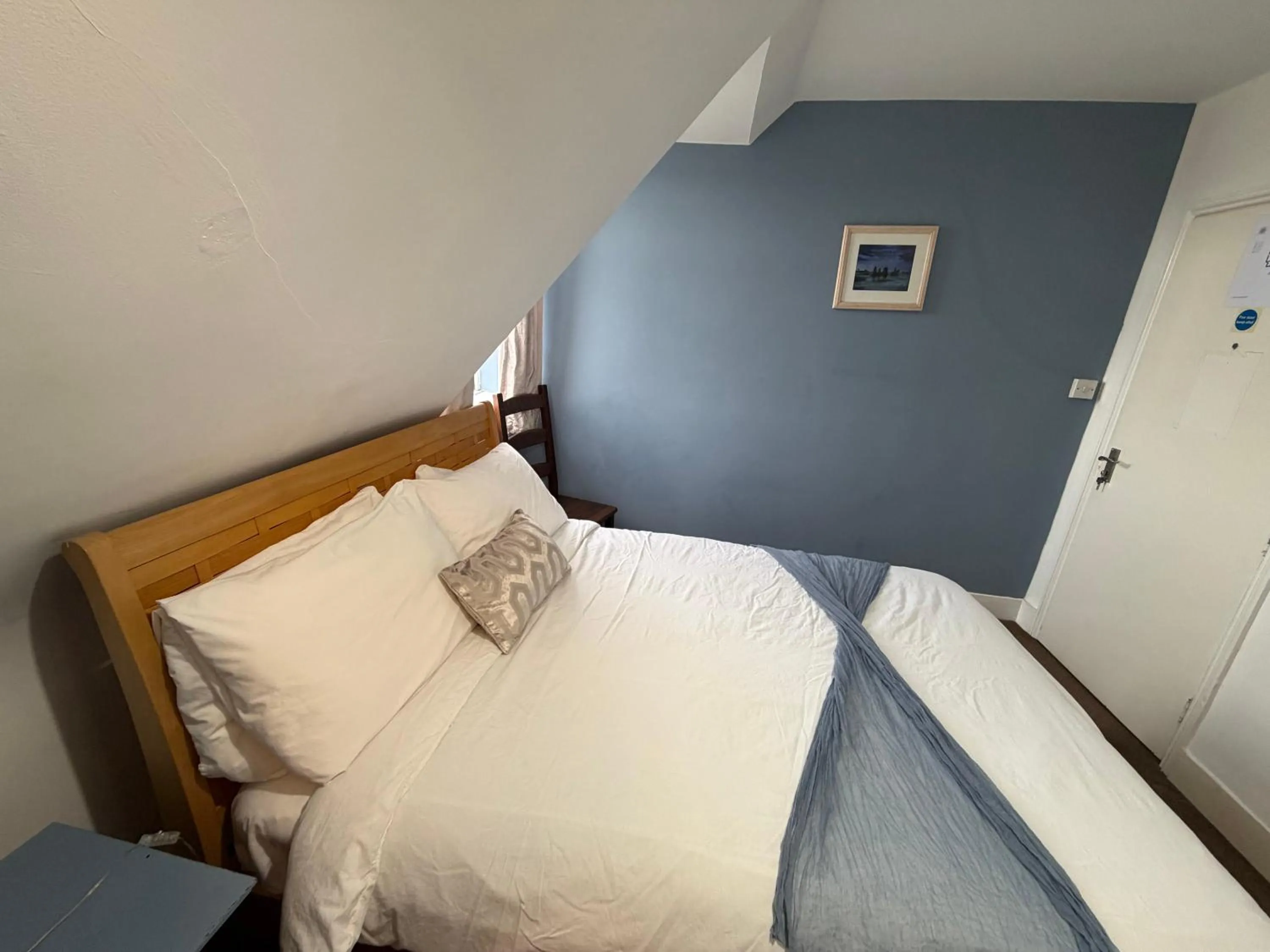 Bedroom, Bed in Captain Howey Hotel