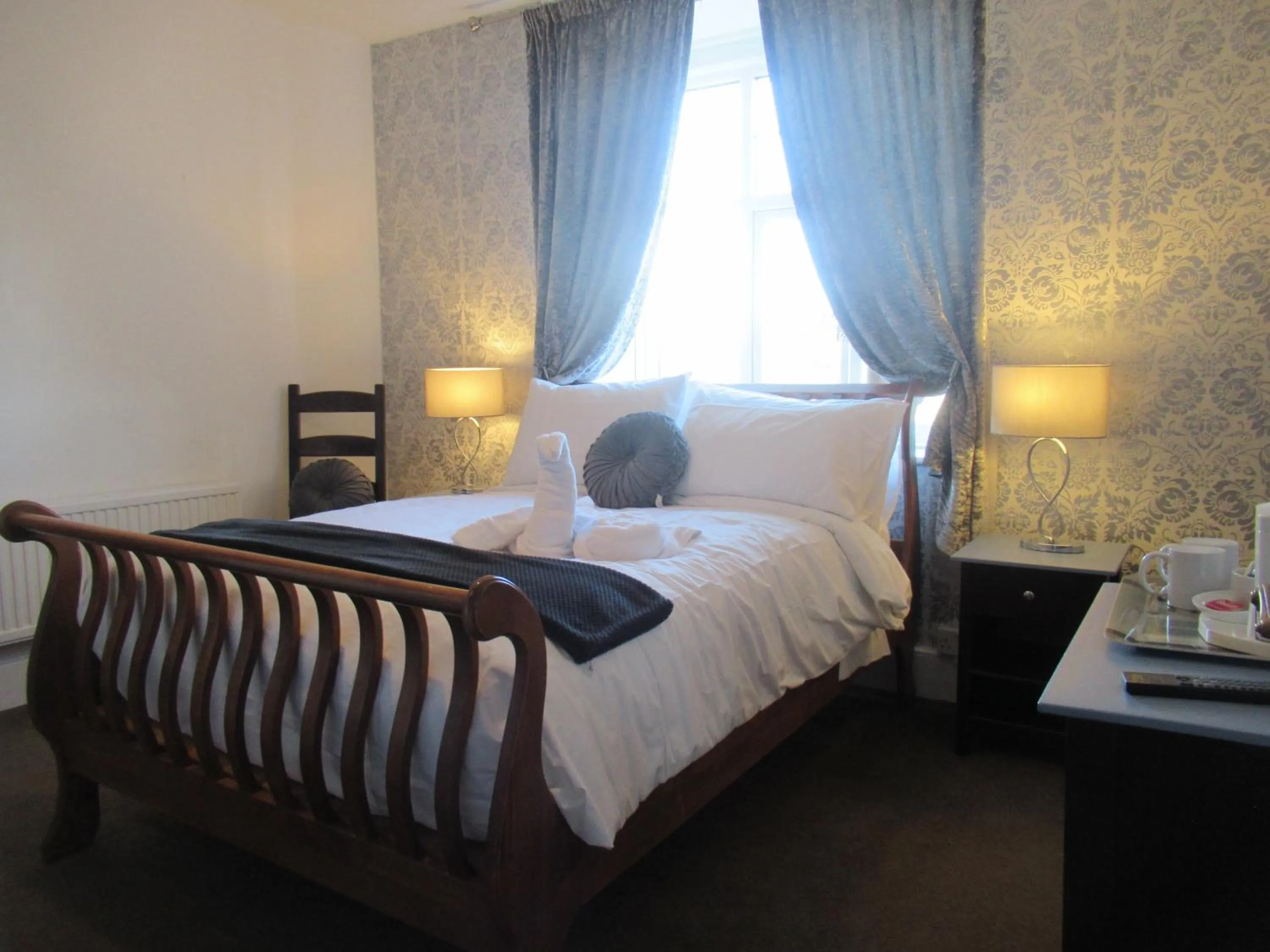 Bedroom, Bed in Captain Howey Hotel