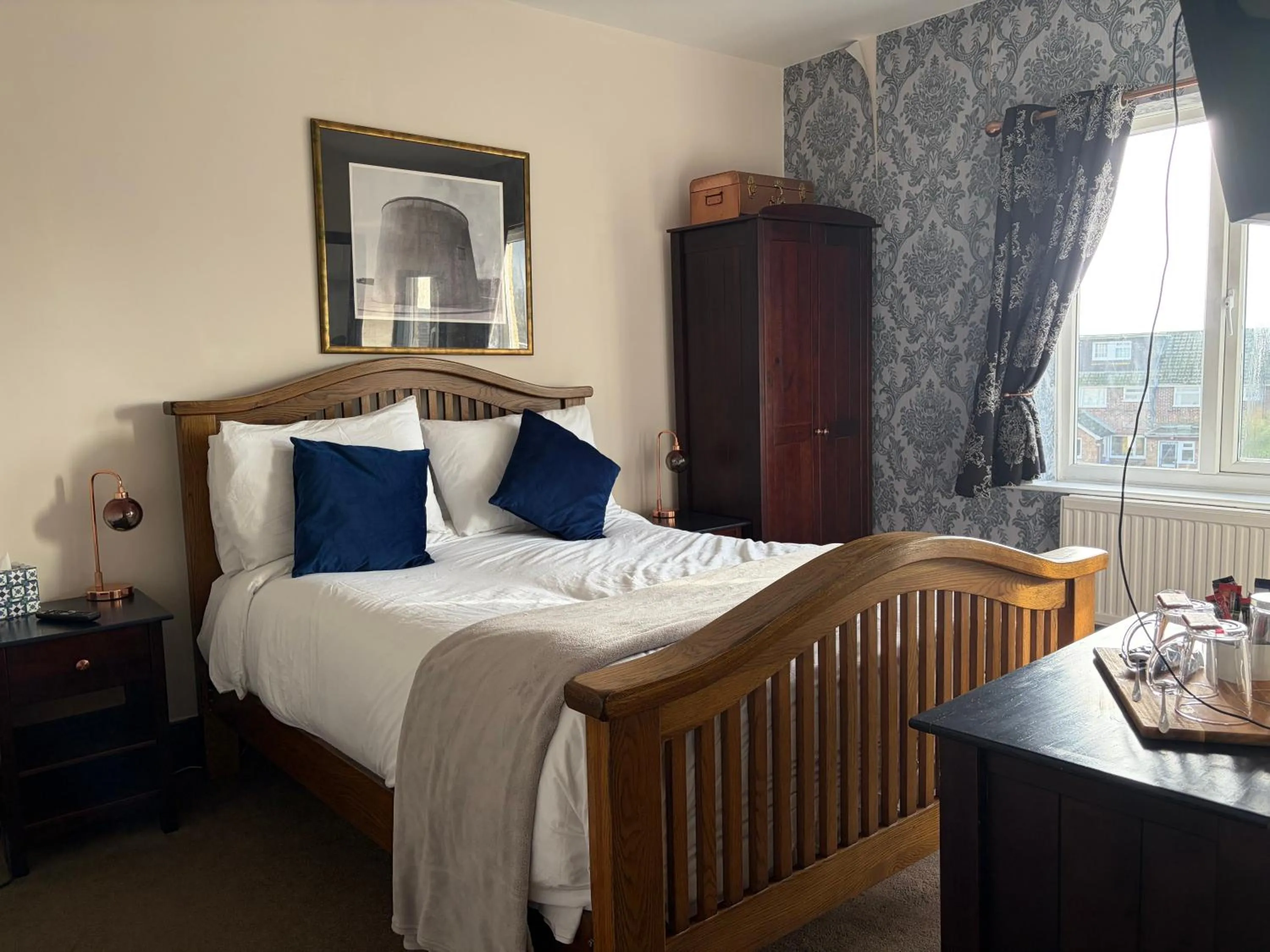 Bedroom, Bed in Captain Howey Hotel