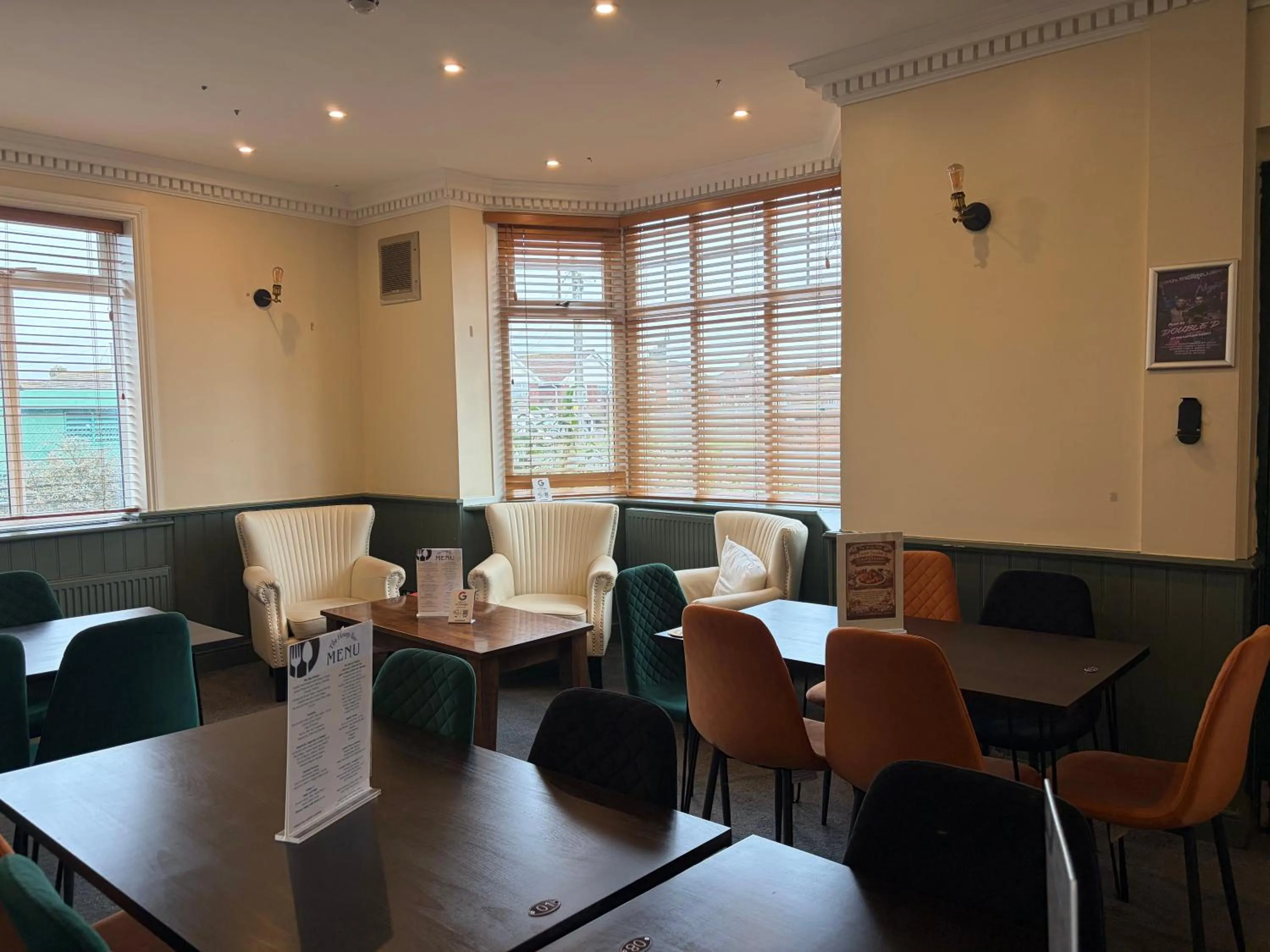 Restaurant/places to eat in Captain Howey Hotel