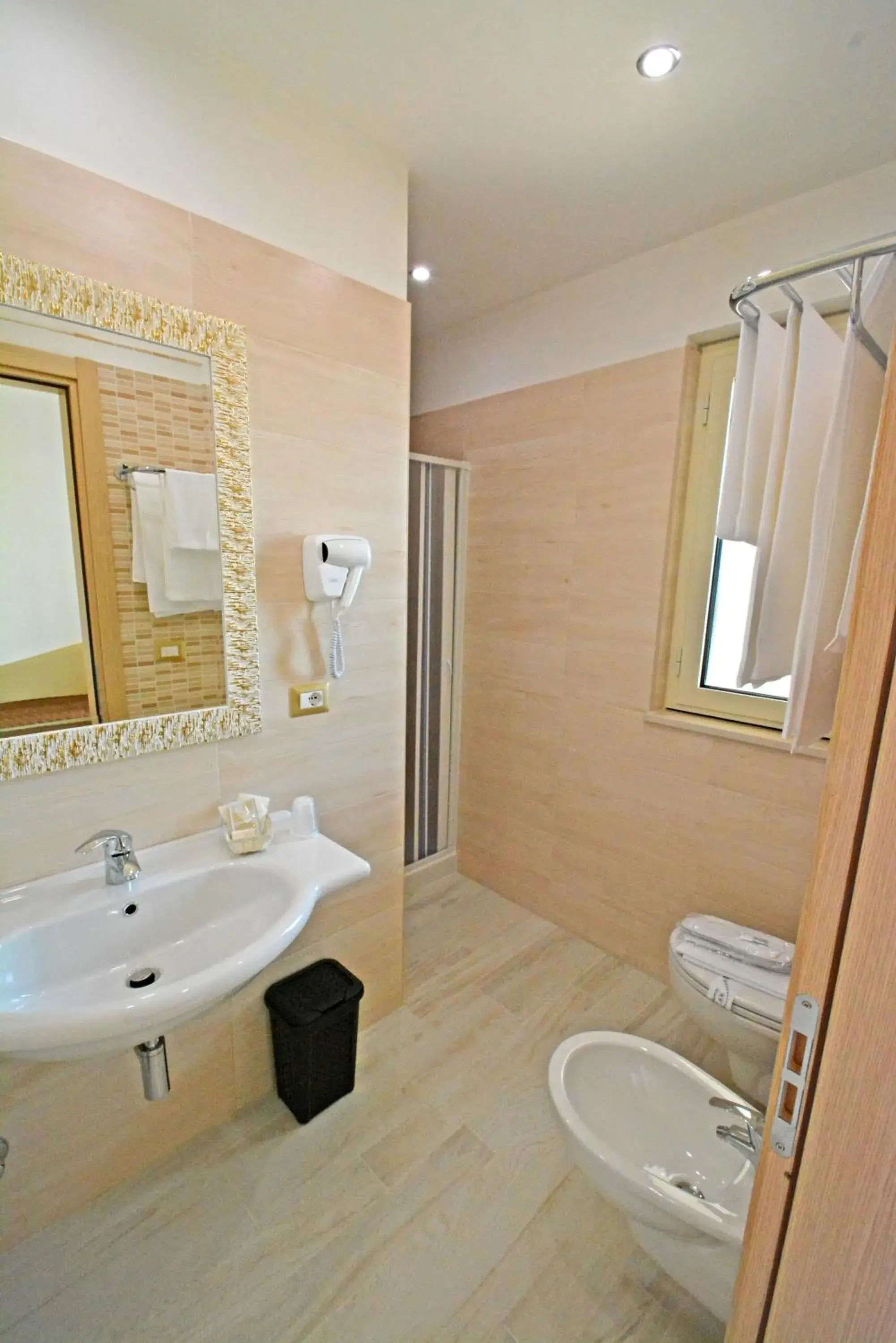 Quadruple Room with Balcony and Sea View in Hotel Incanto Quadruple Room with Balcony and Sea View in Hotel Incanto