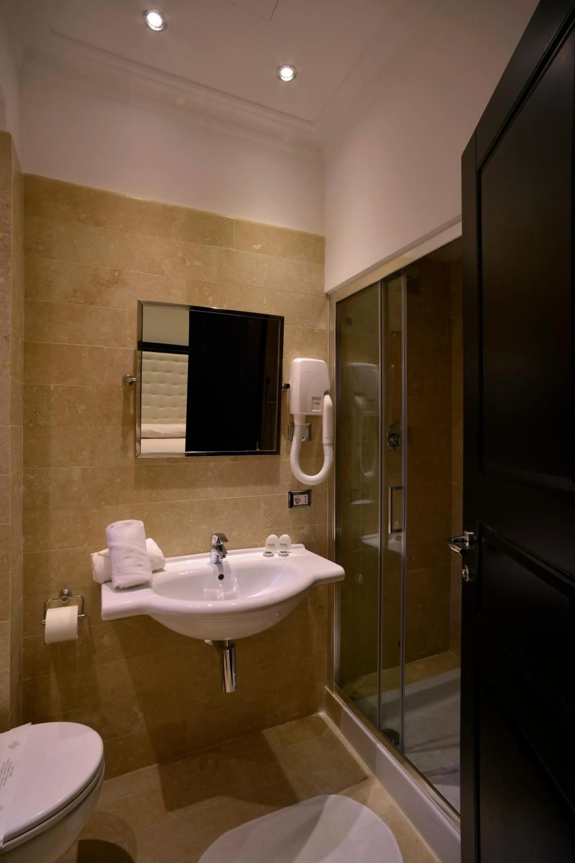 Bathroom in Vaticano Royal Suite Guest House