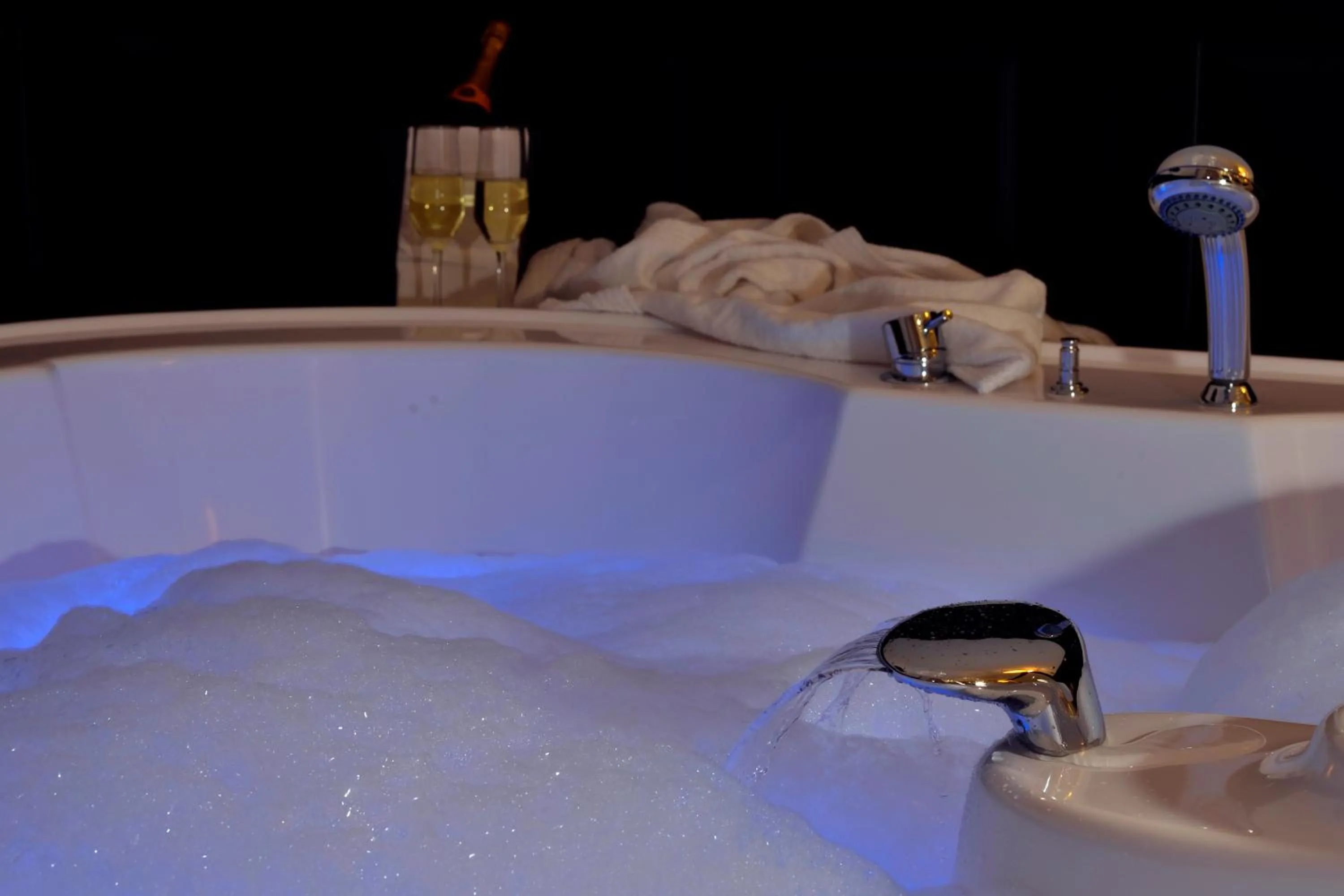 Hot Tub in Vaticano Royal Suite Guest House